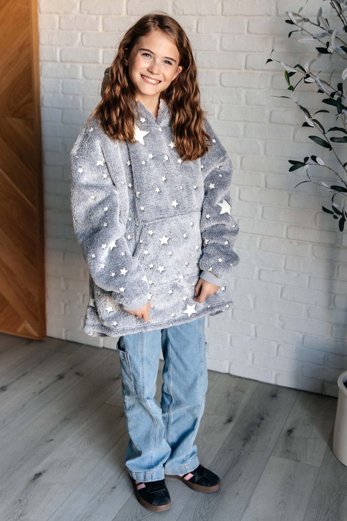 Kids Oversized Hoodie Blanket in Grey Stars - 12/6/2024