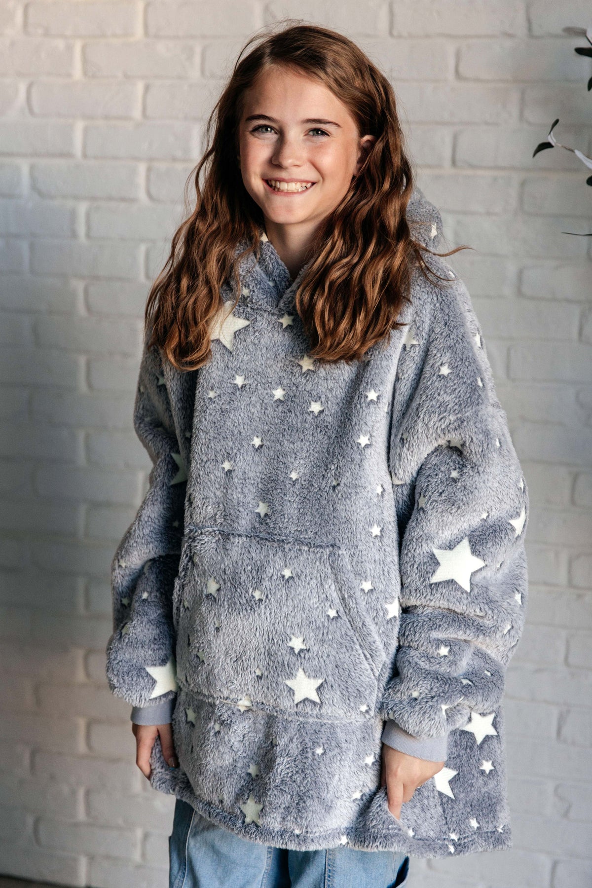 Kids Oversized Hoodie Blanket in Grey Stars - 12/6/2024