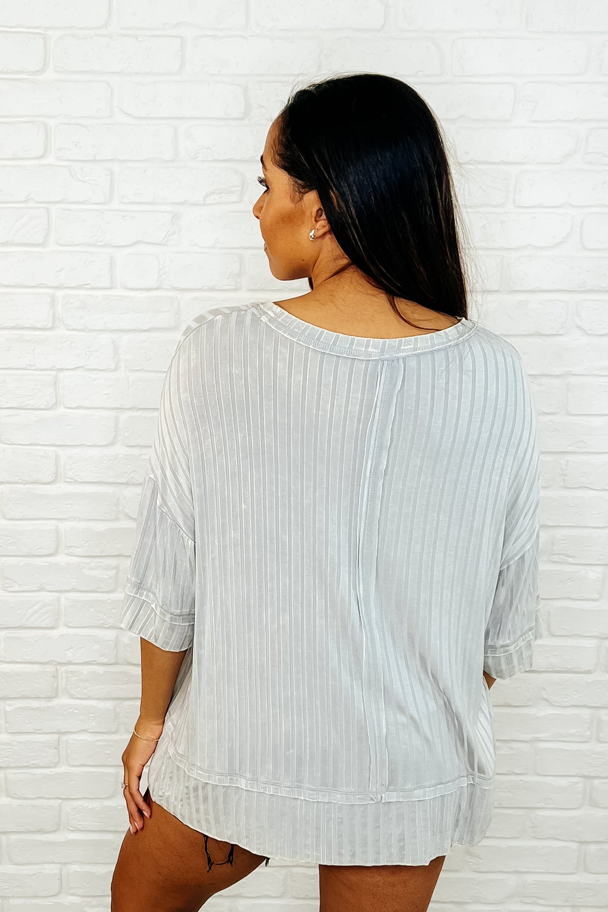 Loosely Speaking Oversized Basic Top in Lt Grey - 4/2/2025