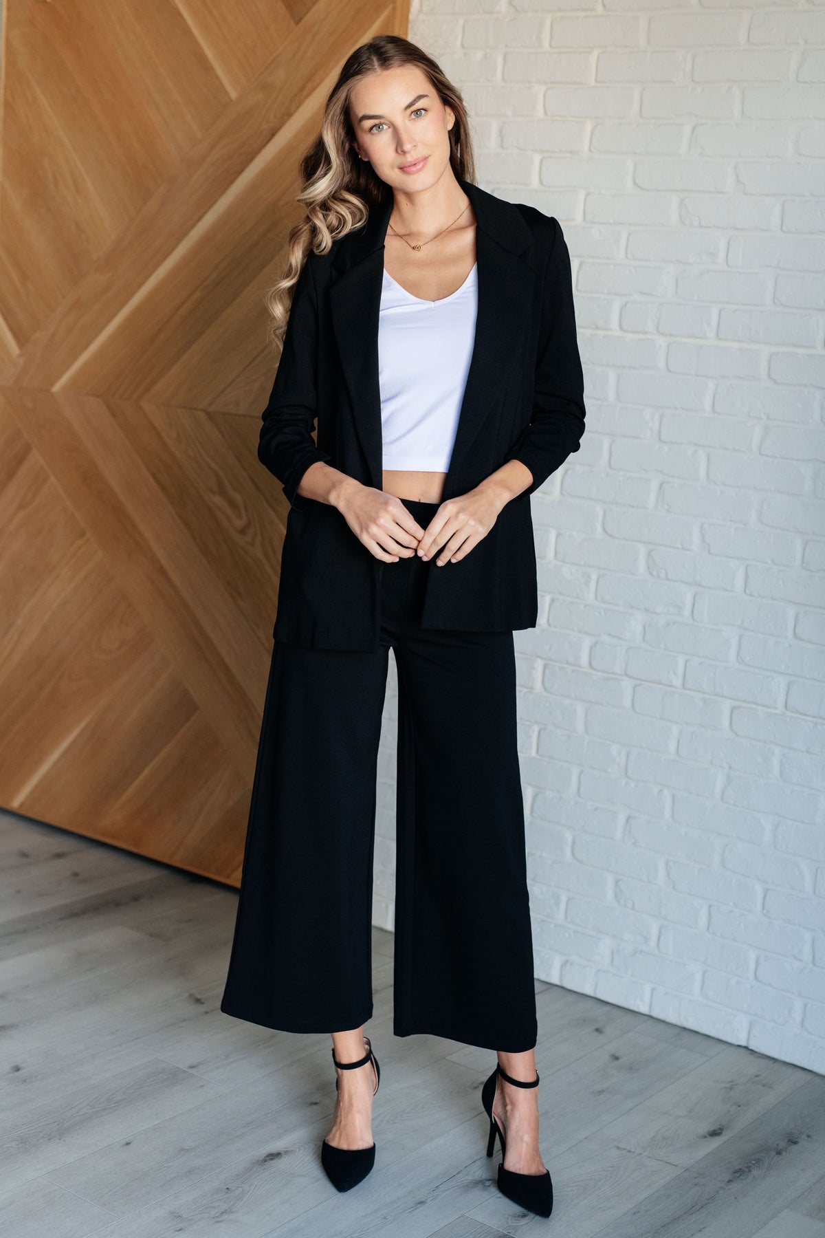 Magic Wide Leg Crop Pants in Black - 10/31/2024