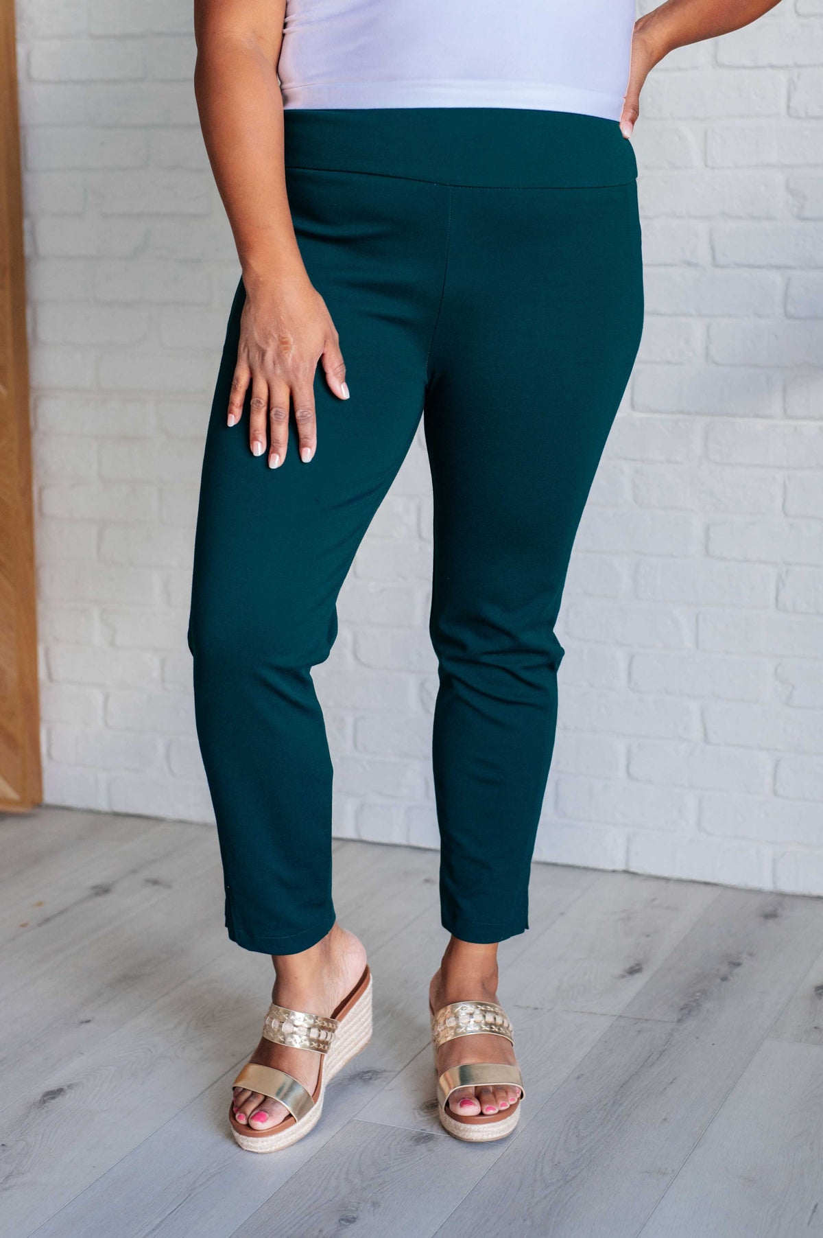 Magic Ankle Crop Skinny Pants in Hunter Green - 9/12/2024