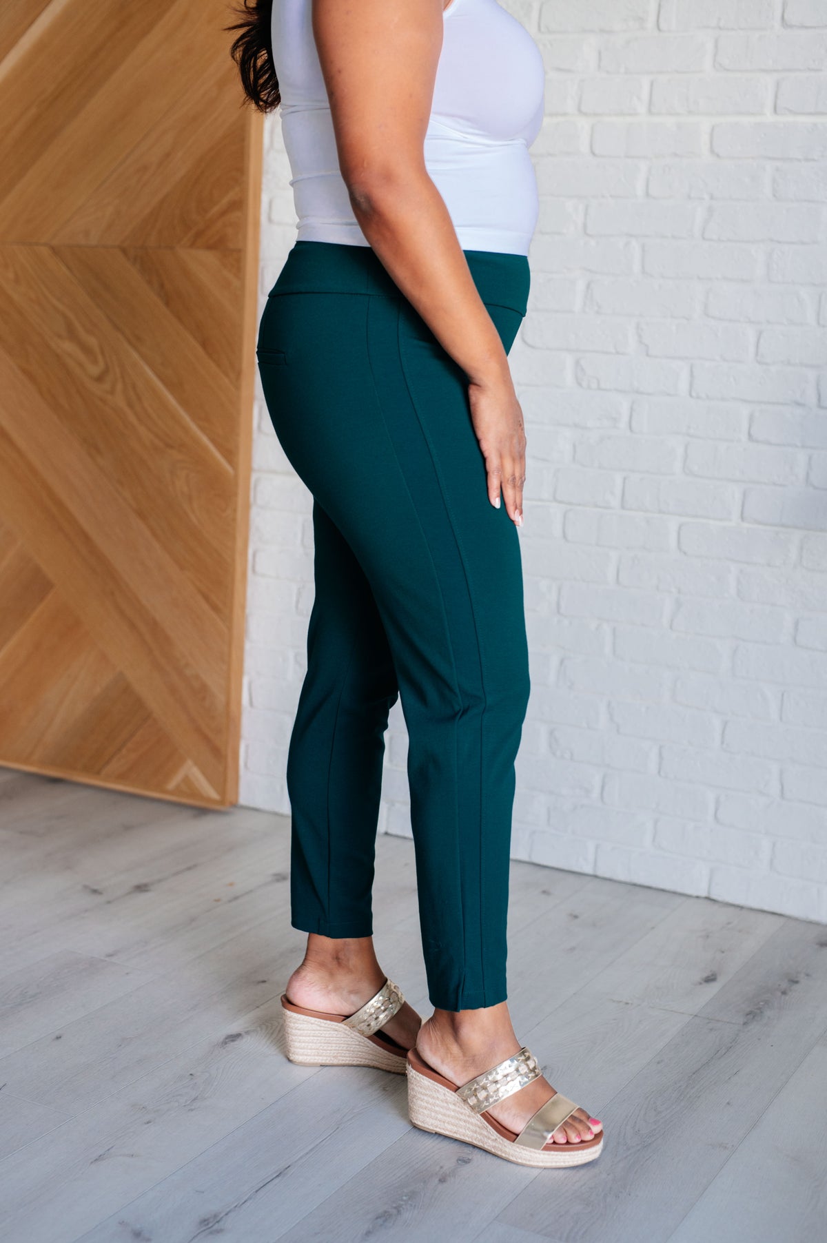 Magic Ankle Crop Skinny Pants in Hunter Green - 9/12/2024