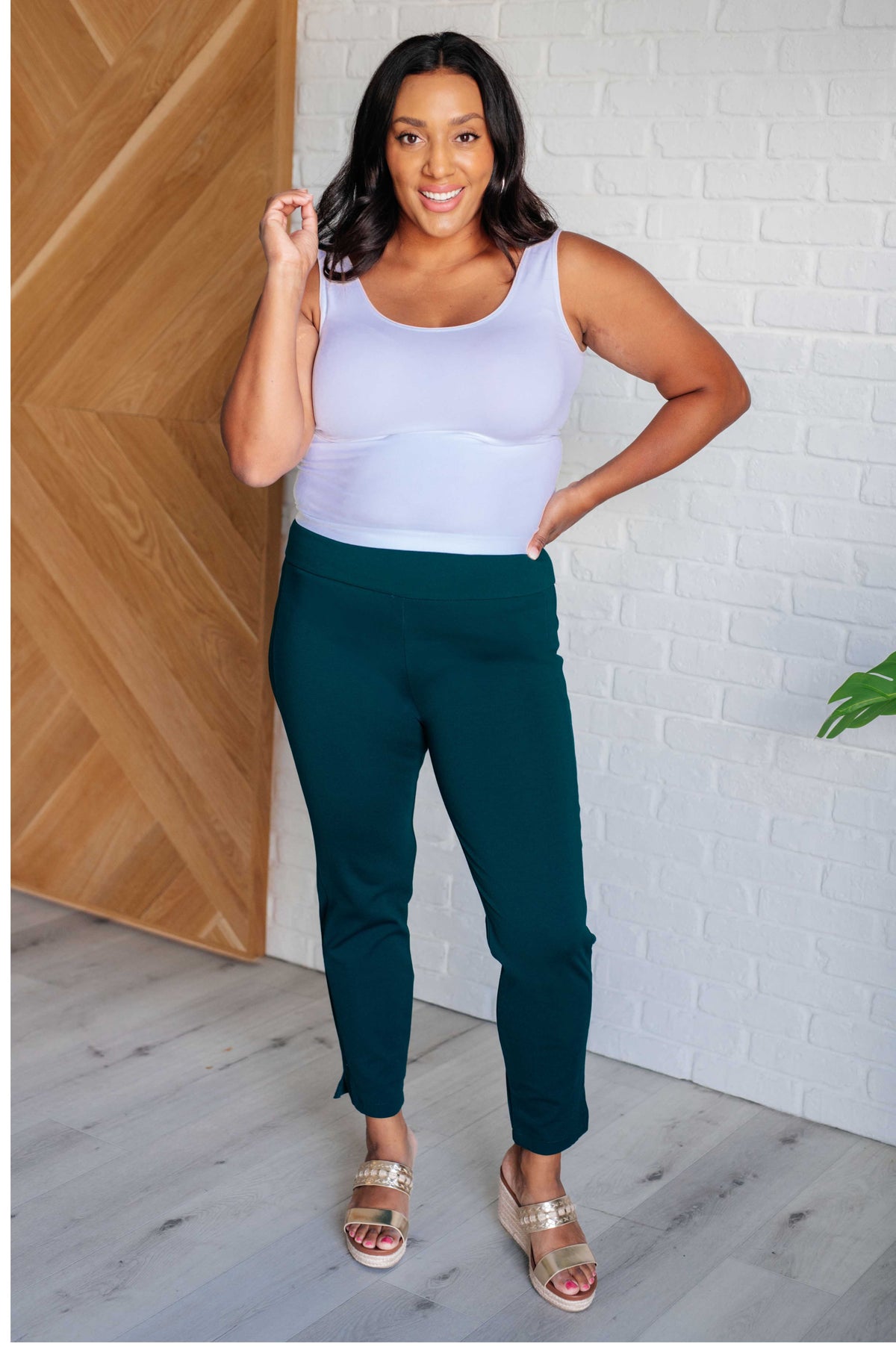 Magic Ankle Crop Skinny Pants in Hunter Green - 9/12/2024