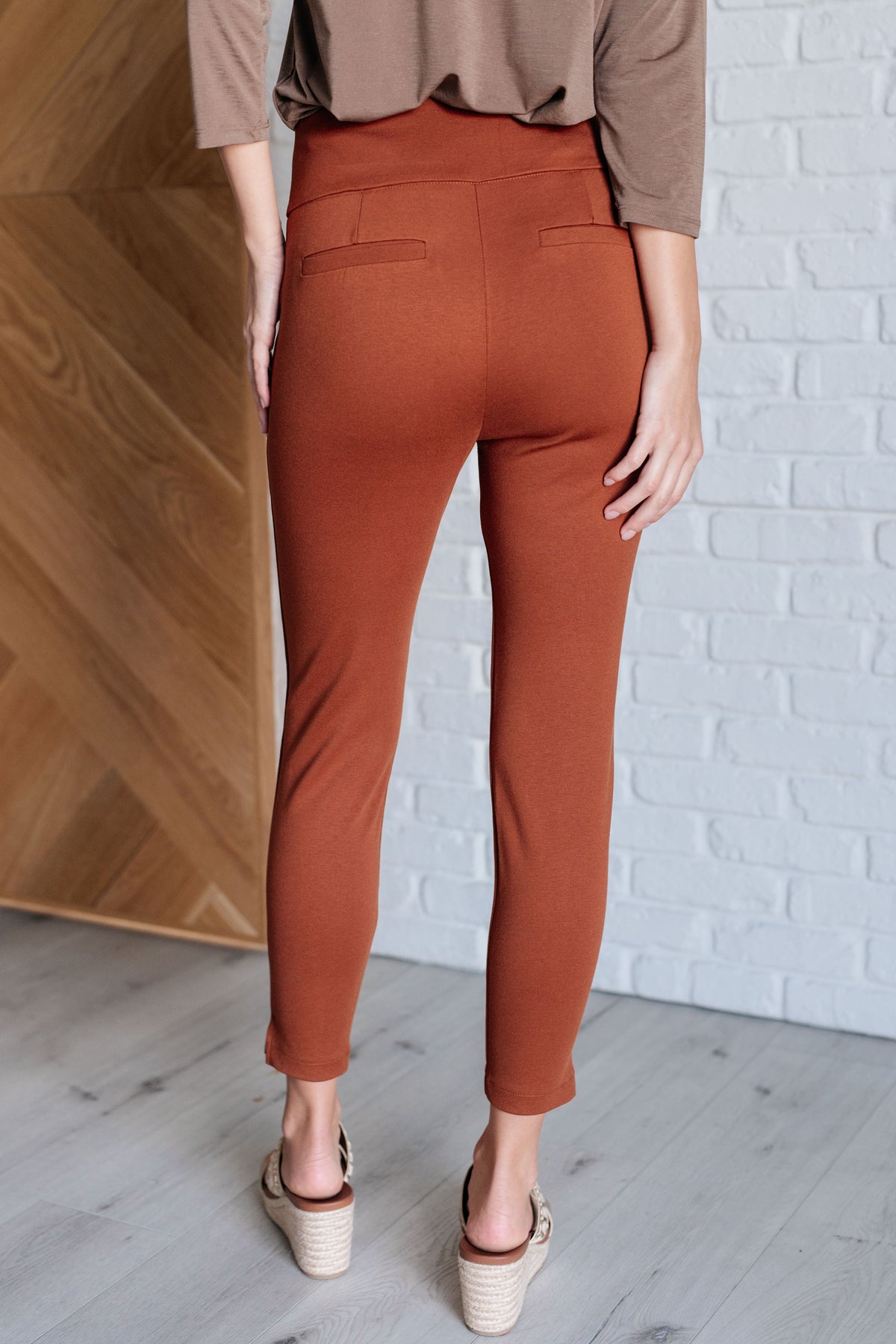 Magic Ankle Crop Skinny Pants in Rust - 10/3/2024