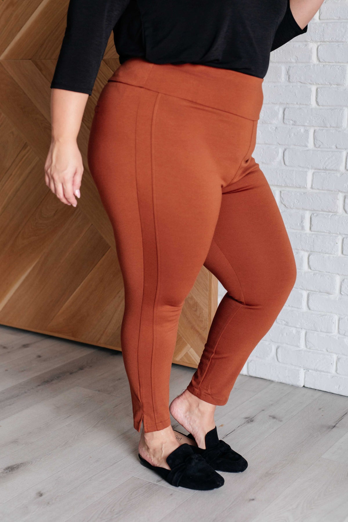 Magic Ankle Crop Skinny Pants in Rust - 10/3/2024