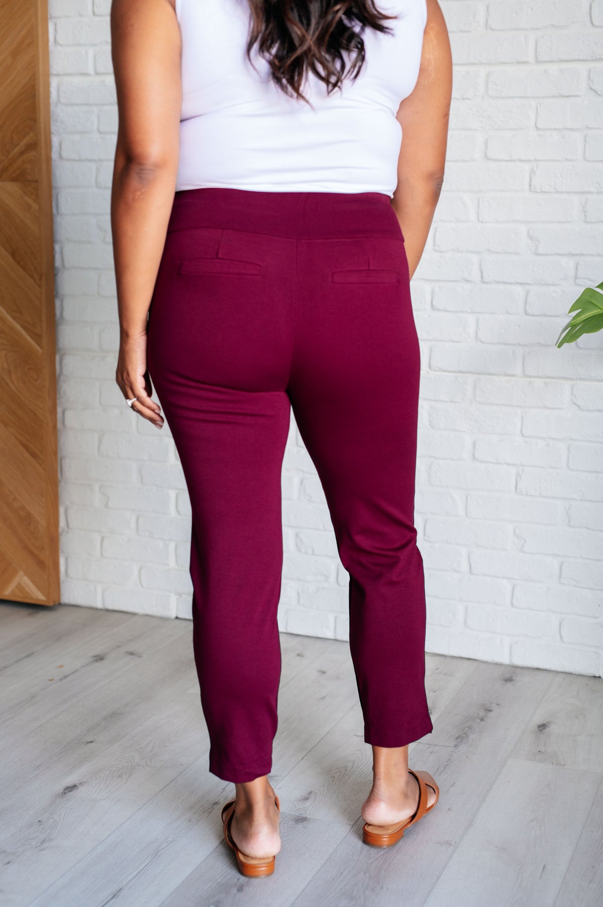 Magic Ankle Crop Skinny Pants in Wine - 9/12/2024