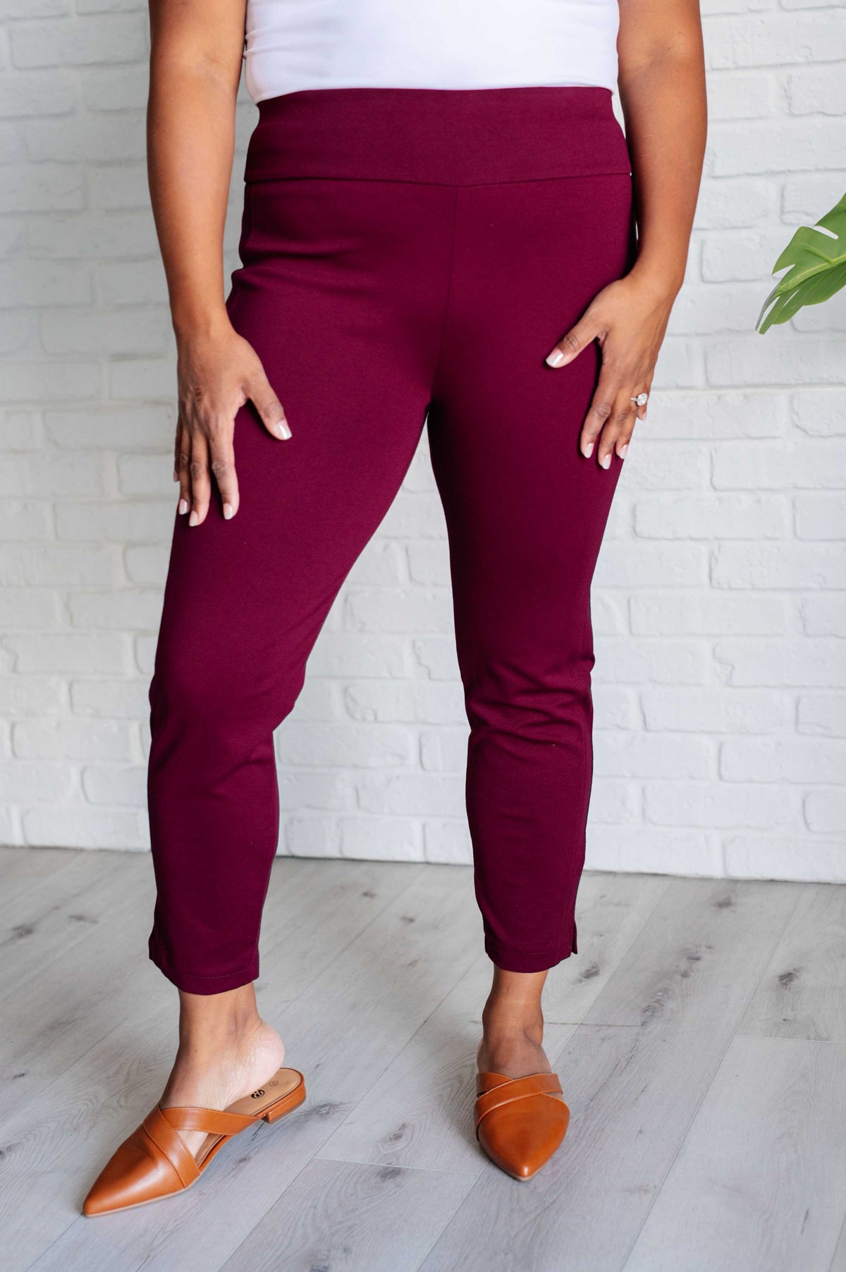 Magic Ankle Crop Skinny Pants in Wine - 9/12/2024