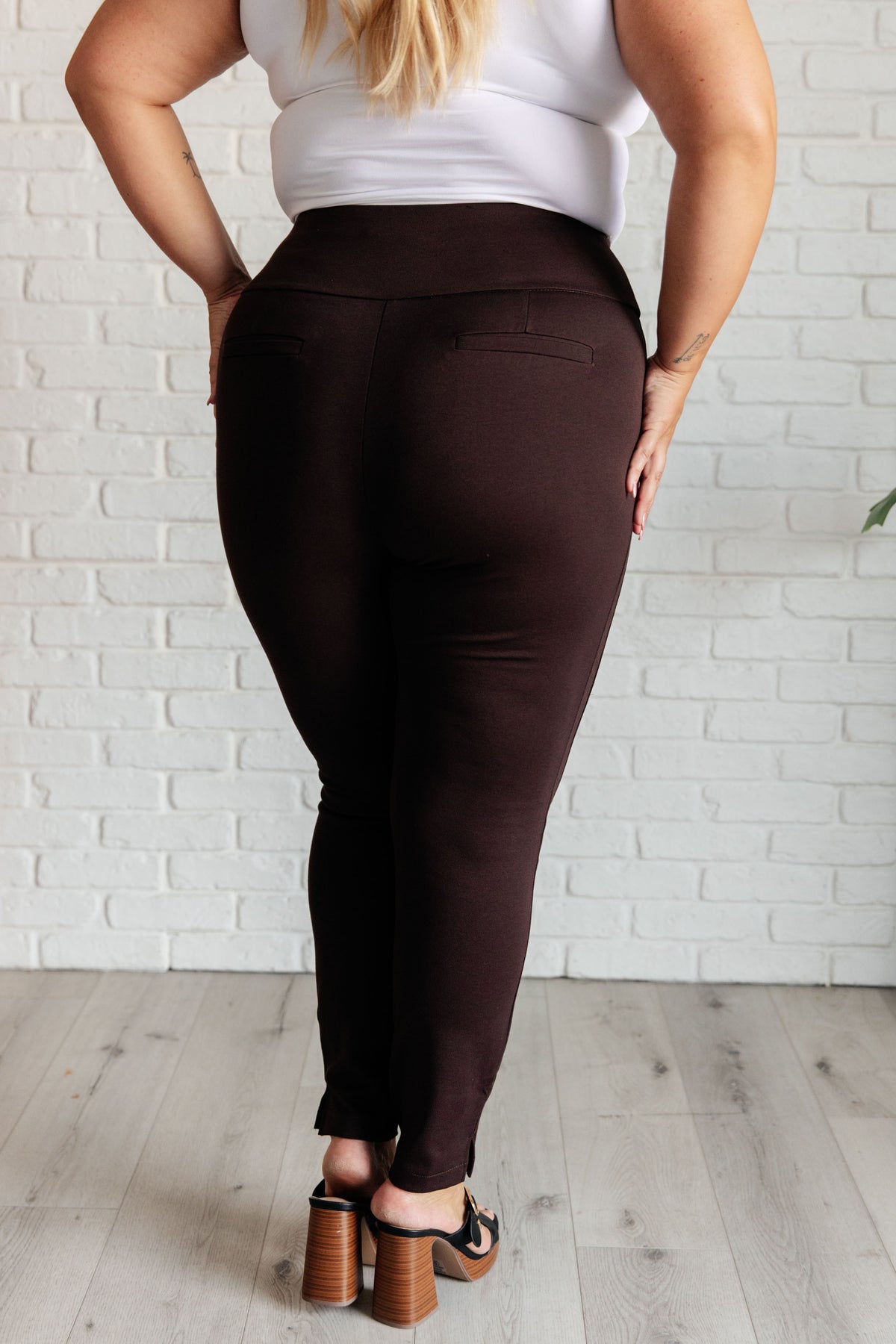 Magic Skinny 28" Pants in Chocolate - 8/22/2024