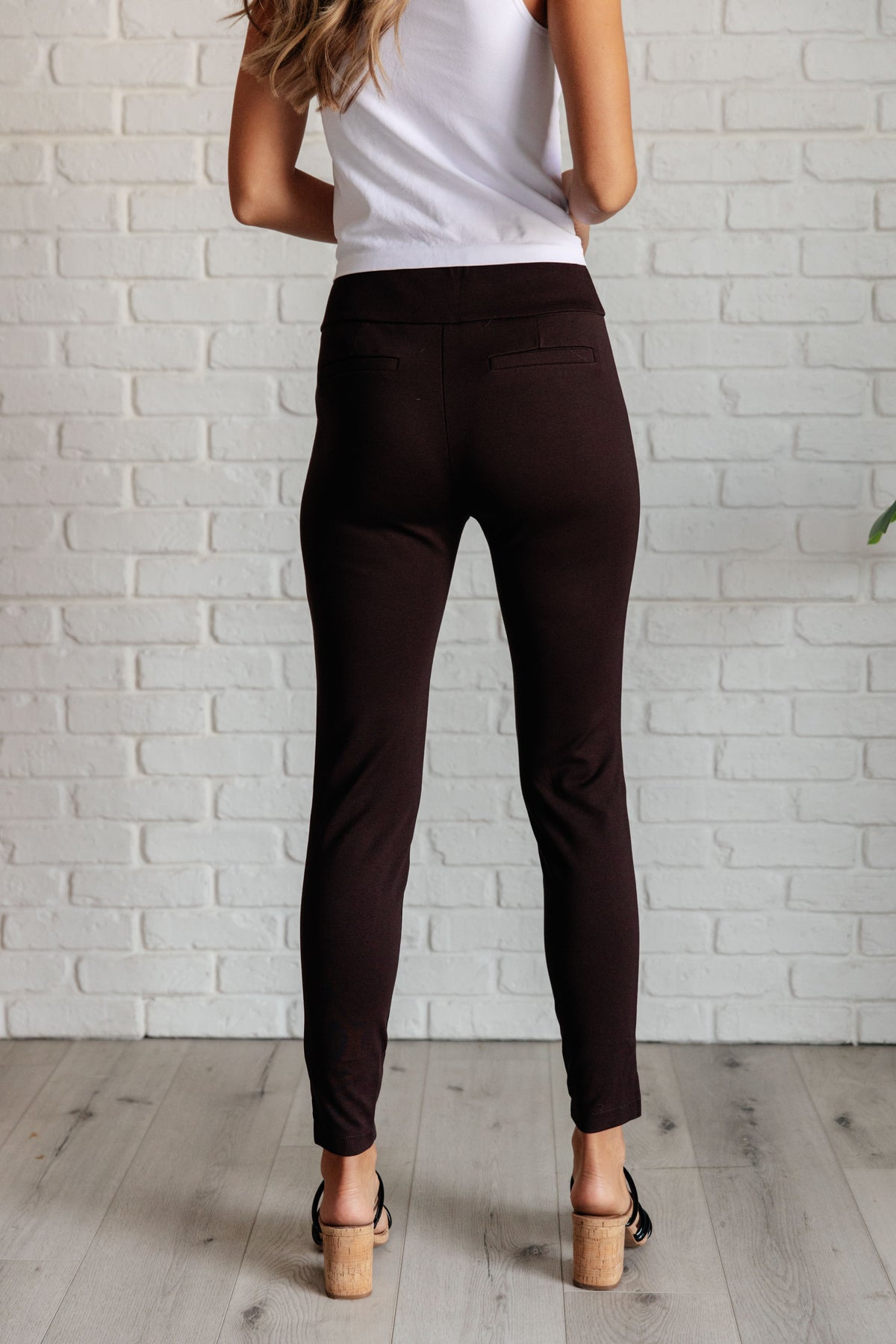 Magic Skinny 28" Pants in Chocolate - 8/22/2024