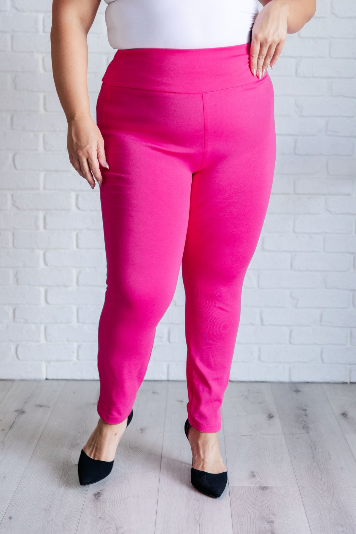 Magic Skinny 28" Pants in Hot Pink - 8/22/2024