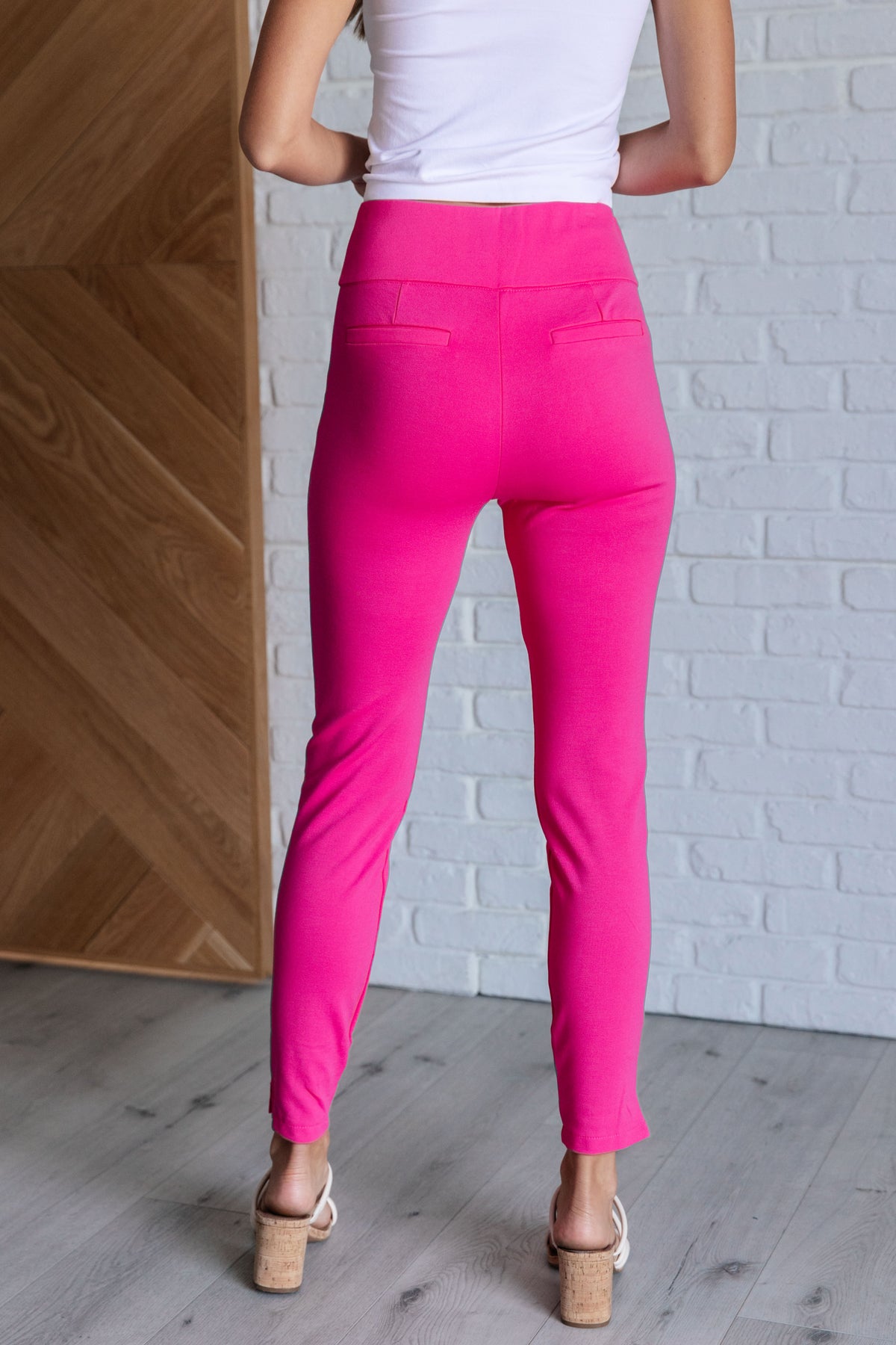 Magic Skinny 28" Pants in Hot Pink - 8/22/2024