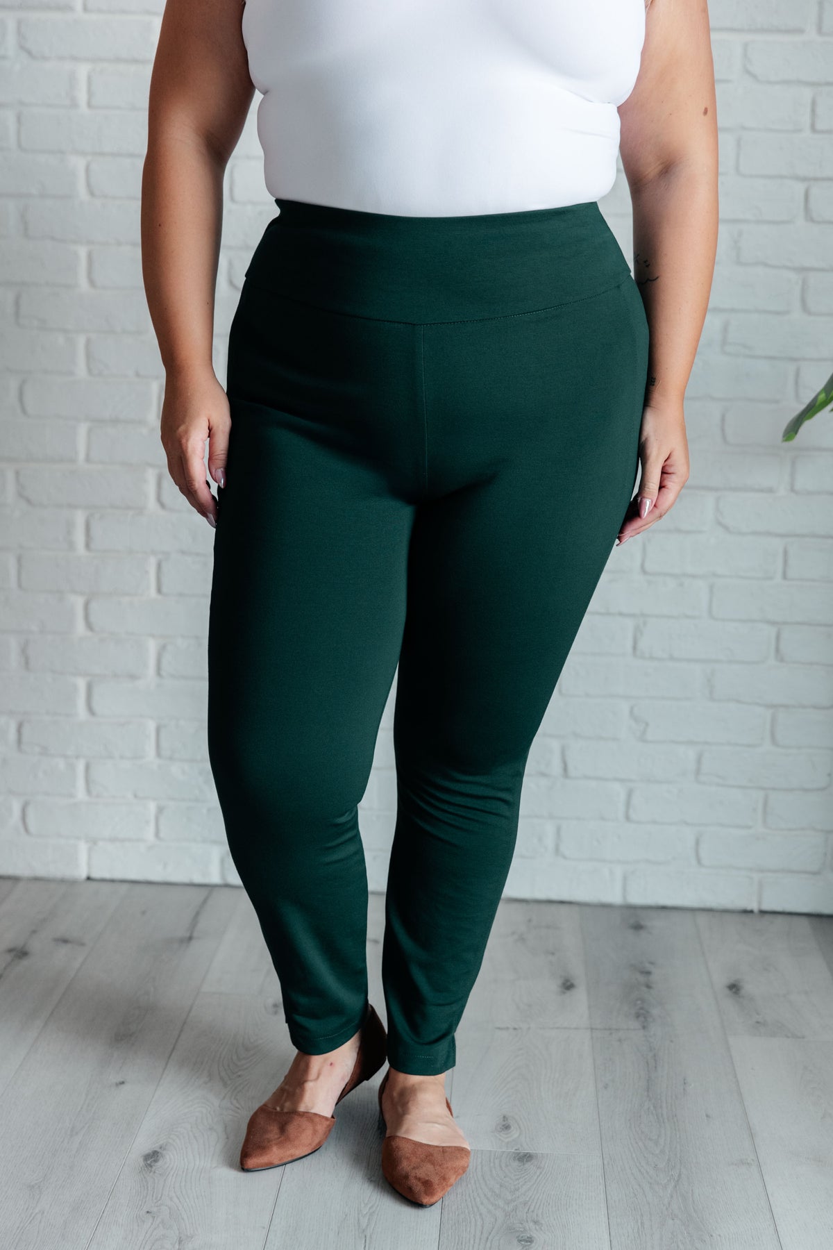 Magic Skinny 28" Pants in Hunter Green - 8/22/2024