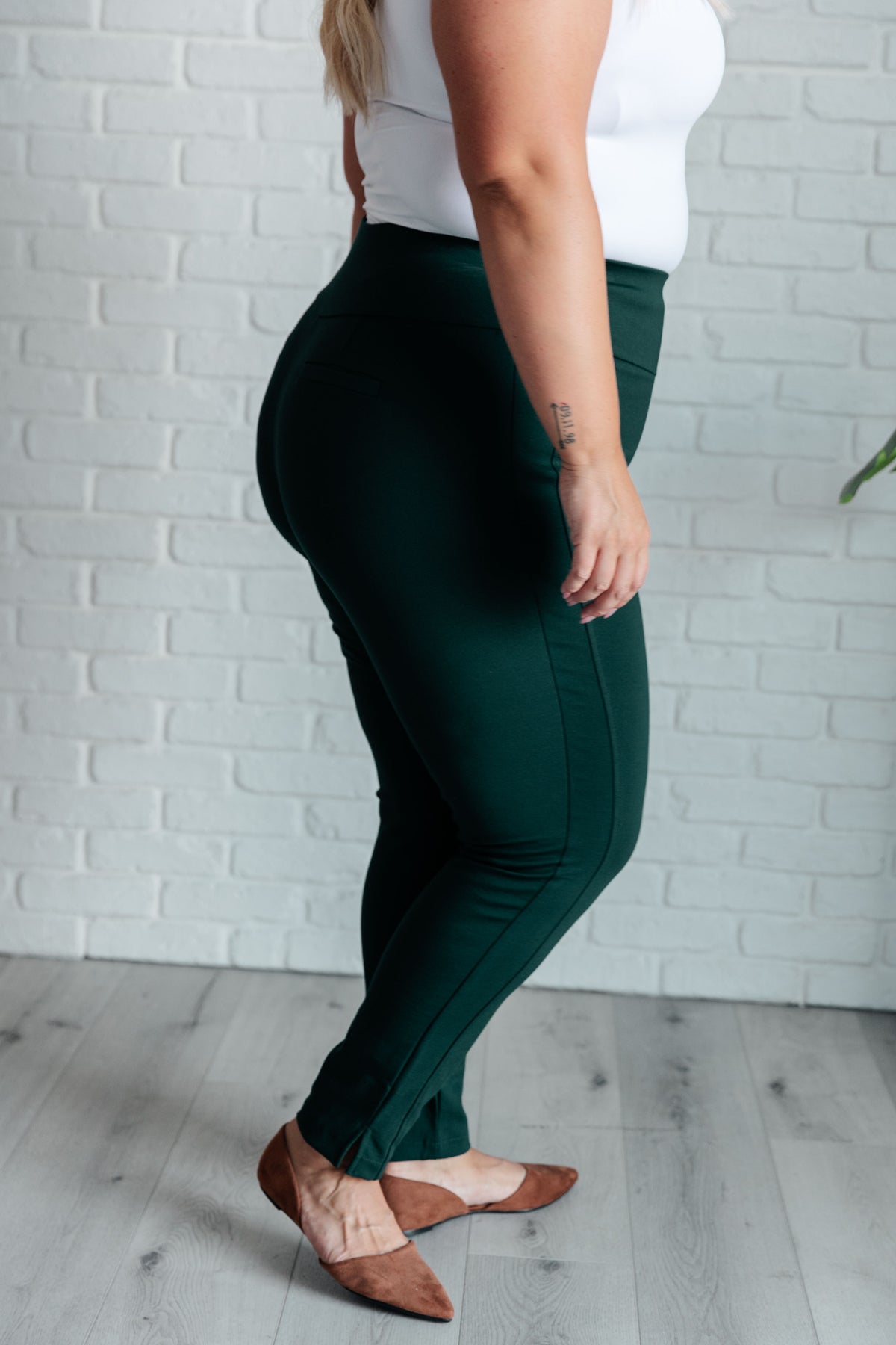 Magic Skinny 28" Pants in Hunter Green - 8/22/2024