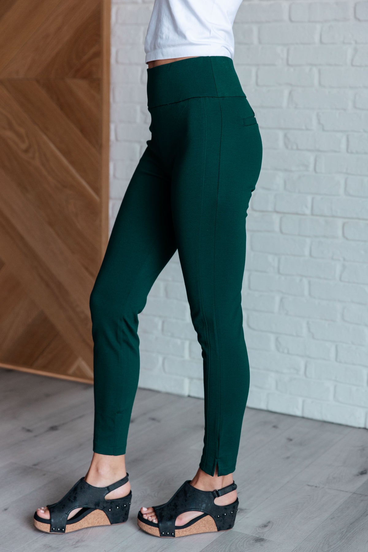 Magic Skinny 28" Pants in Hunter Green - 8/22/2024