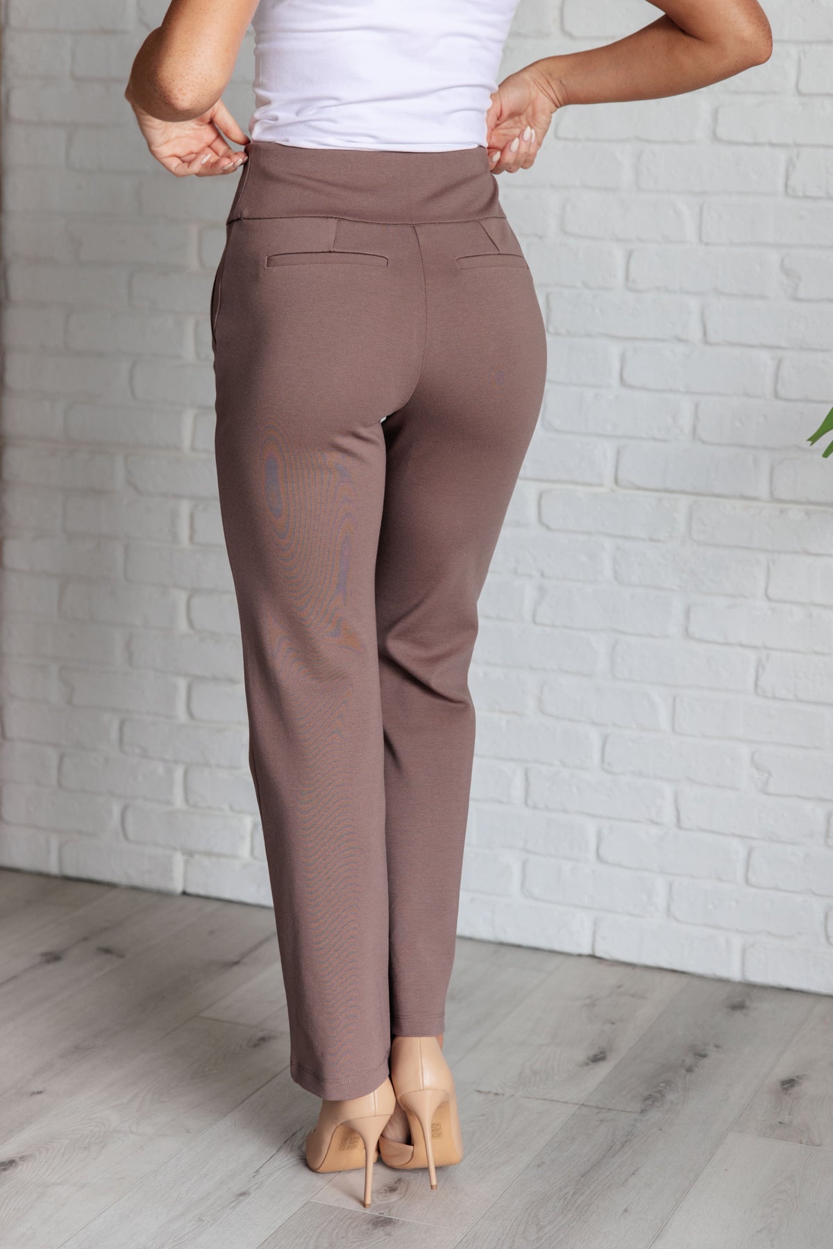 Magic Straight Pants in Dark Mocha - 8/29/2024