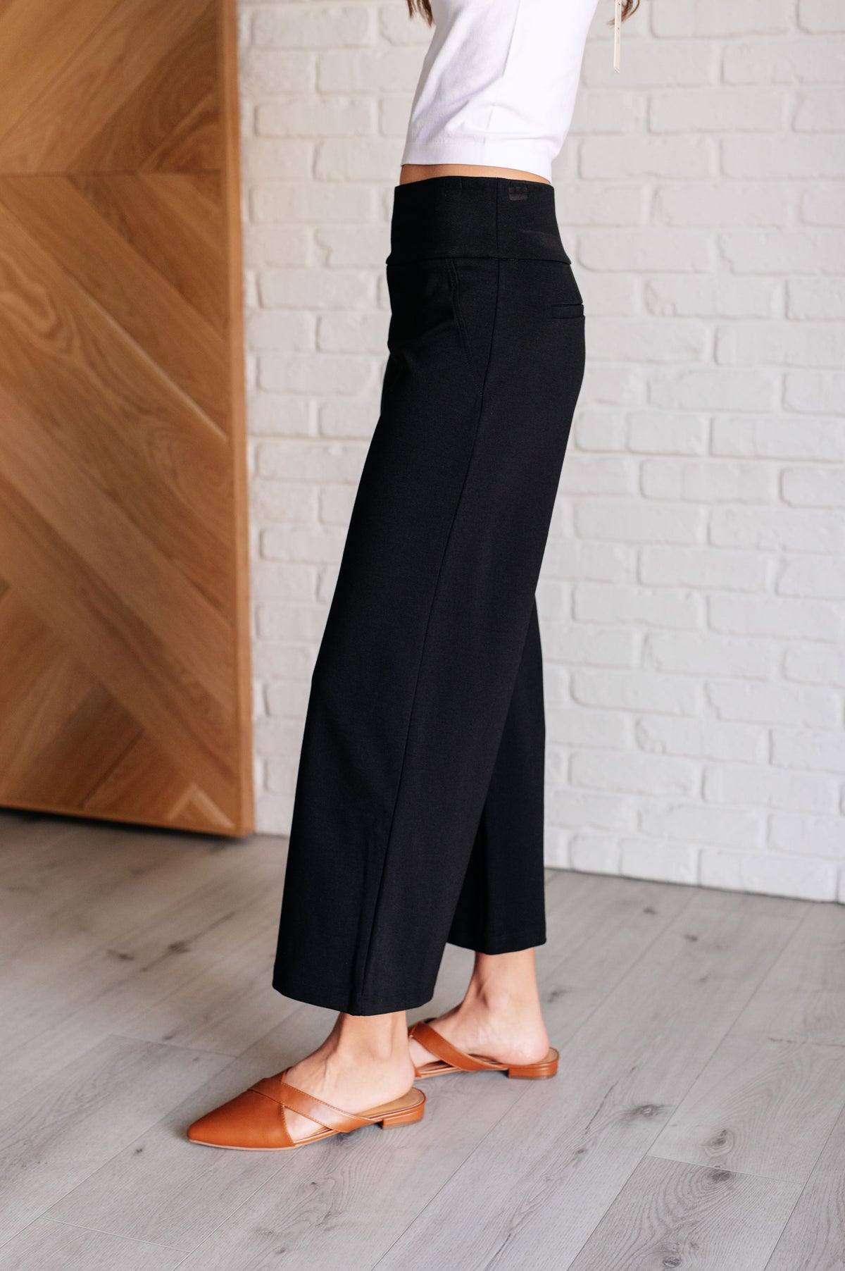 Magic Wide Leg Crop Pants in Black - 10/31/2024