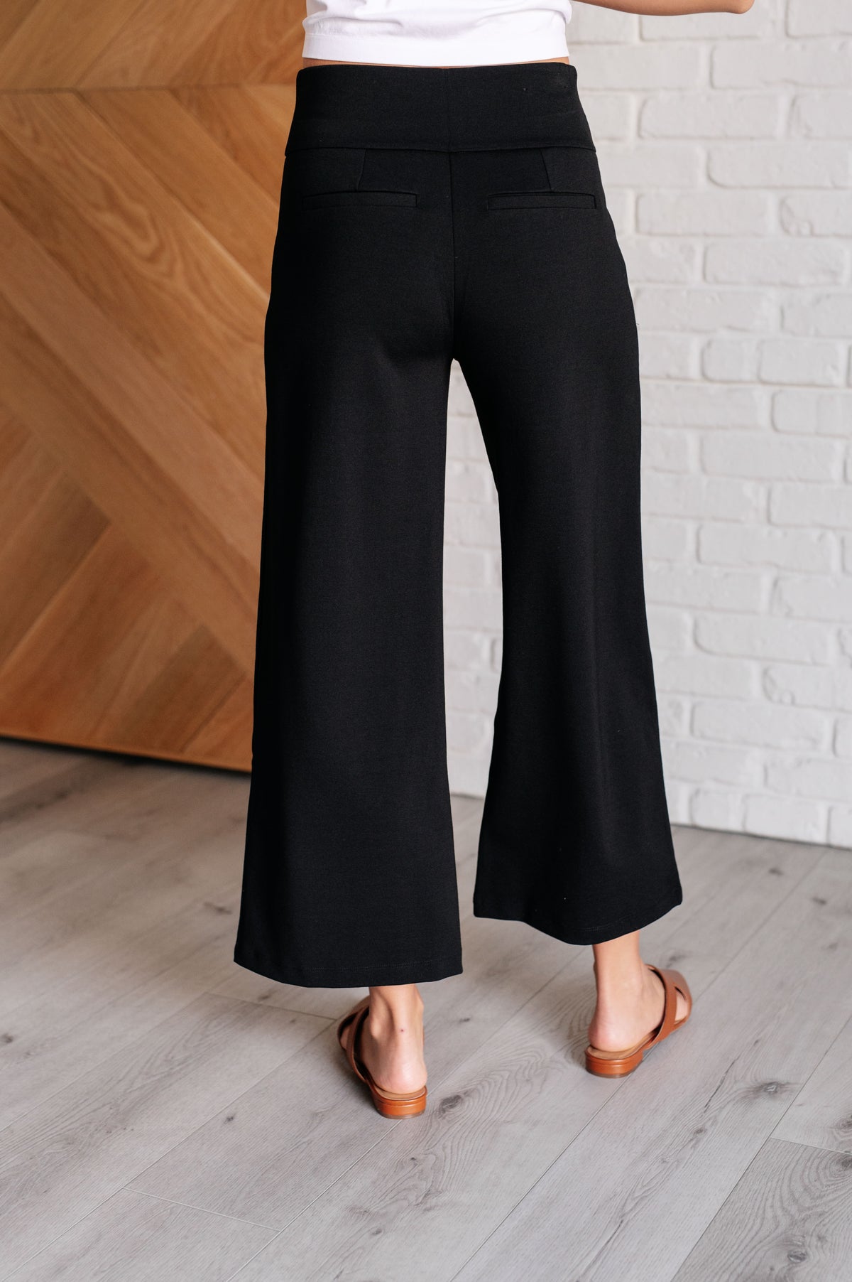 Magic Wide Leg Crop Pants in Black - 10/31/2024