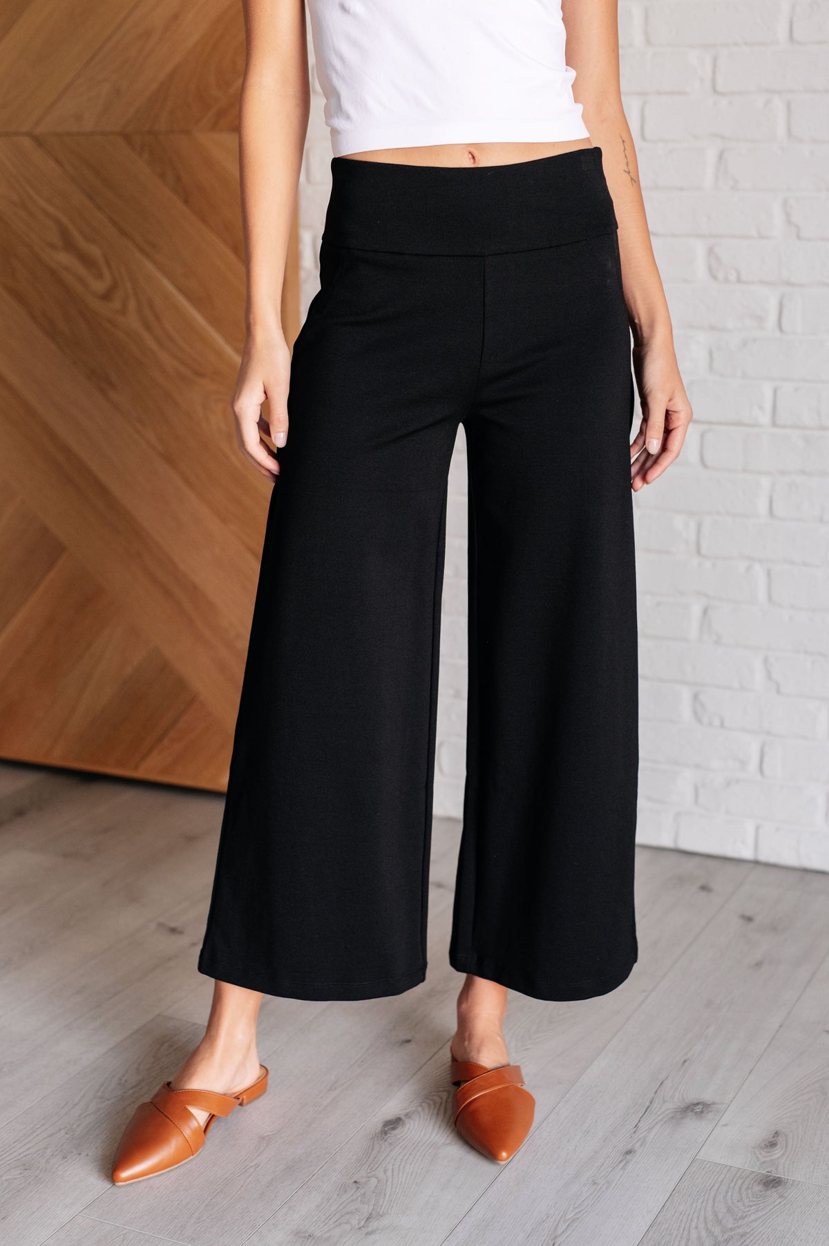 Magic Wide Leg Crop Pants in Black - 10/31/2024