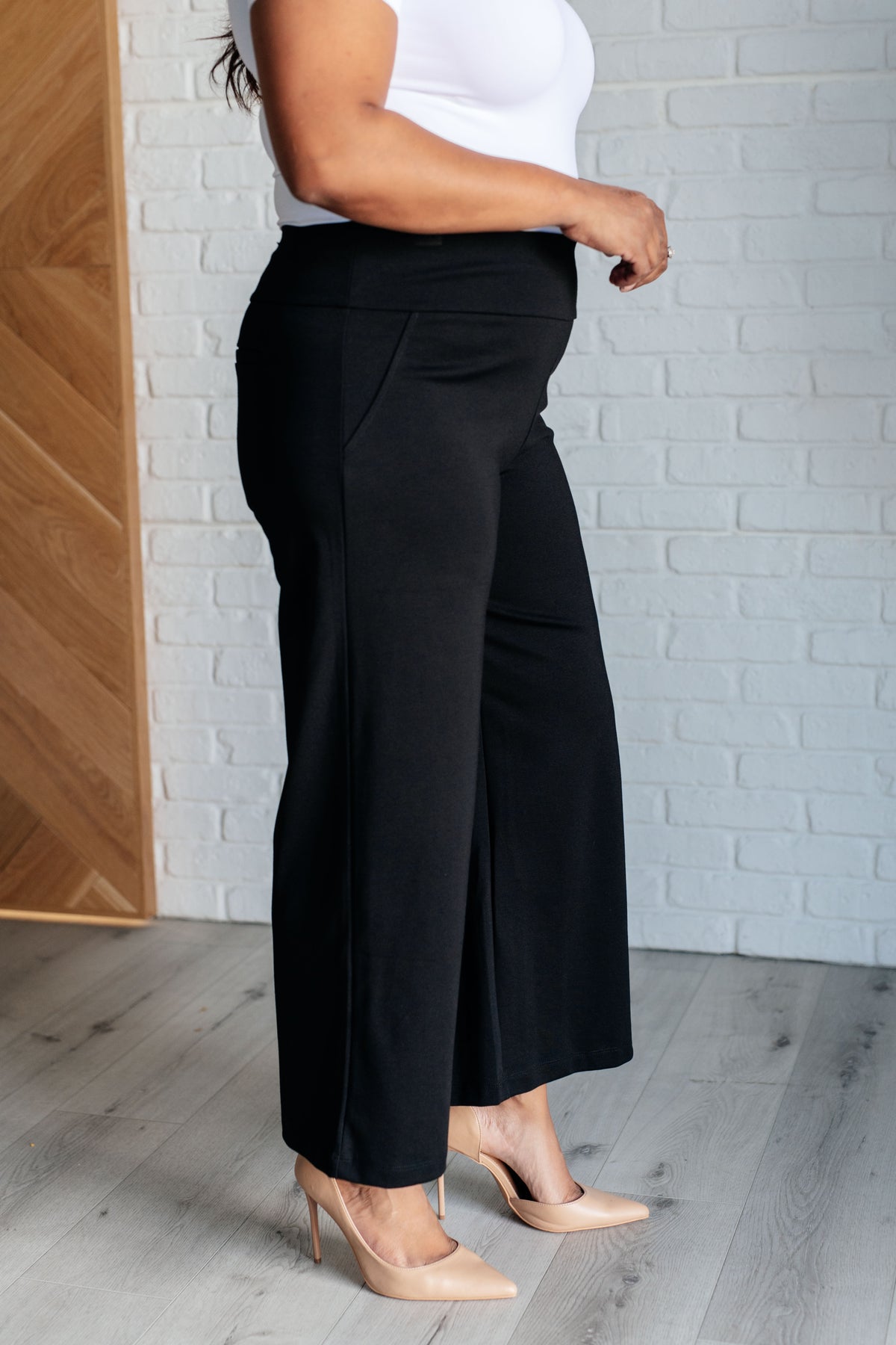 Magic Wide Leg Crop Pants in Black - 10/31/2024