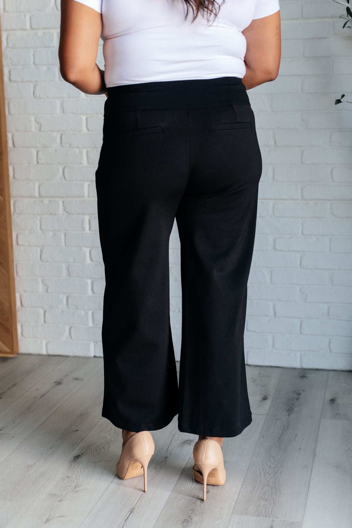 Magic Wide Leg Crop Pants in Black - 10/31/2024