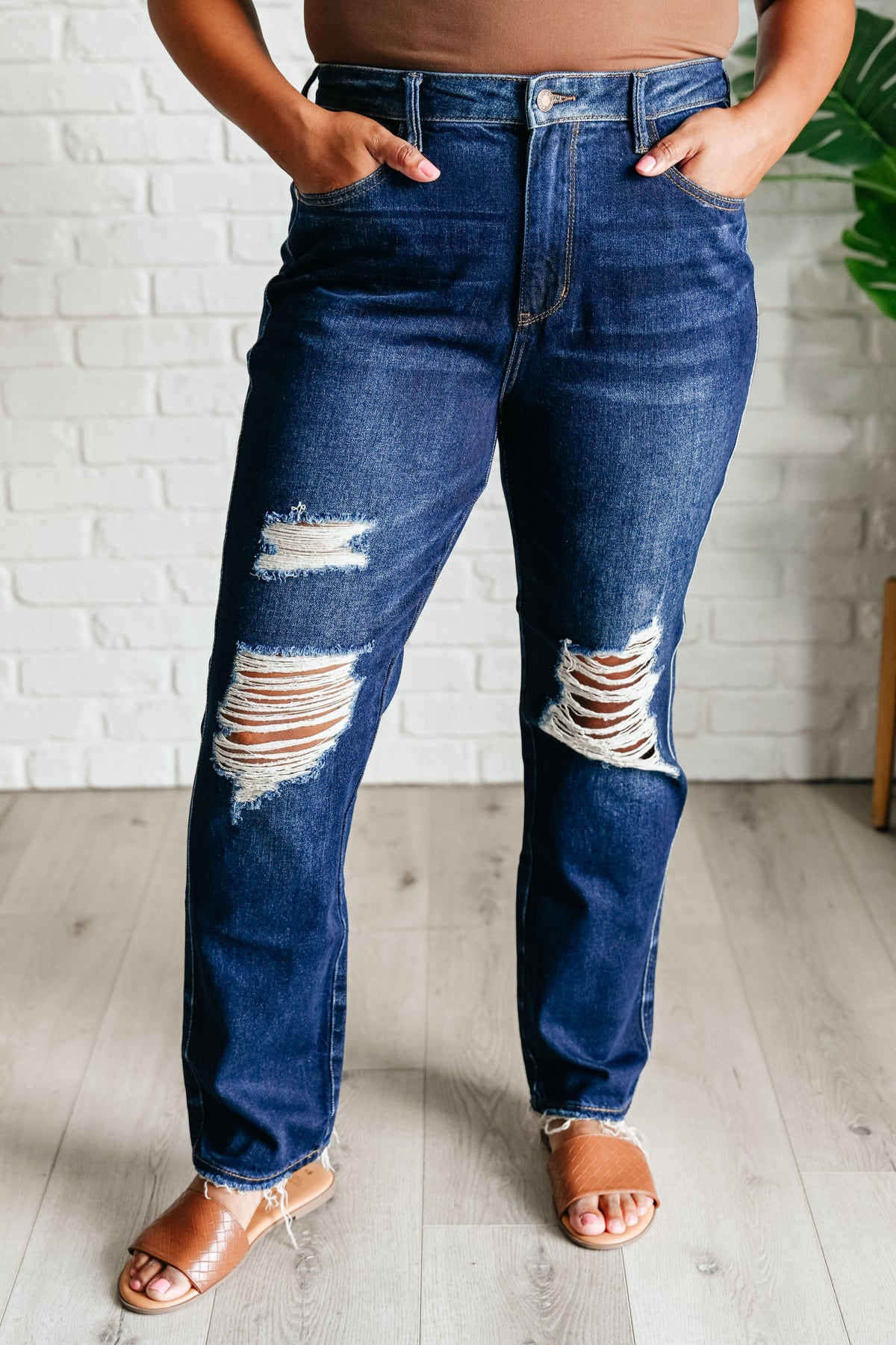 Montana High Rise Rigid Magic Distressed Straight Jeans - 7/31/2024