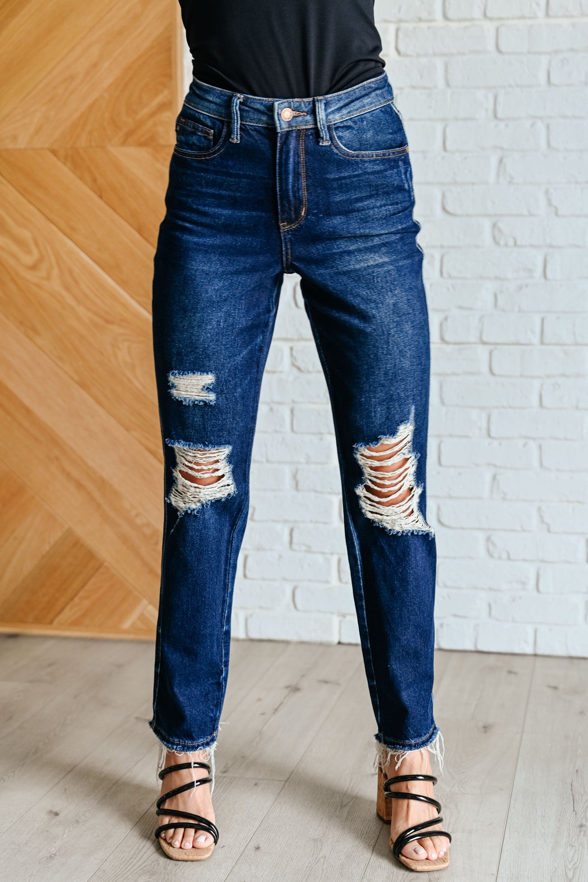 Montana High Rise Rigid Magic Distressed Straight Jeans - 7/31/2024