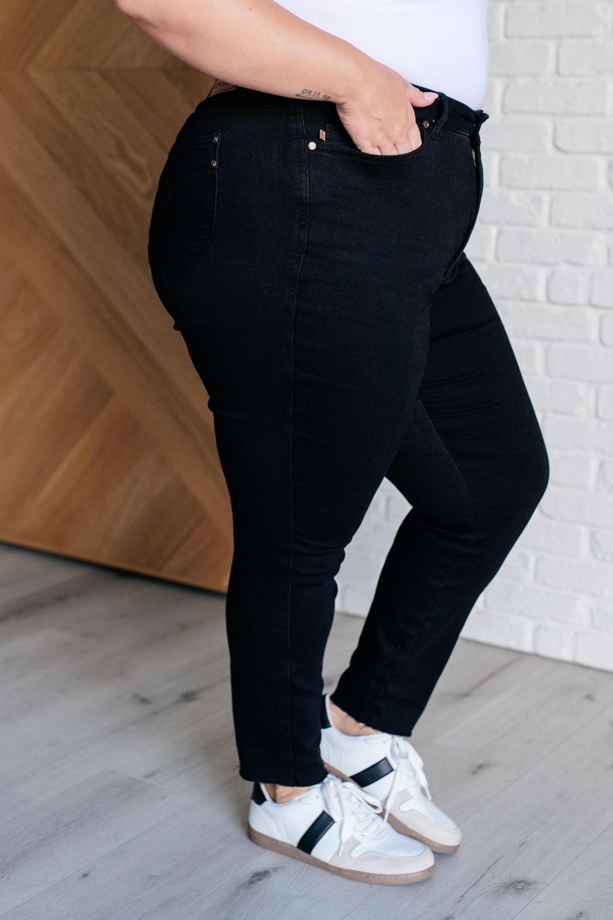 Nicole Tummy Control Skinny Jeans in Black - 9/11/2024