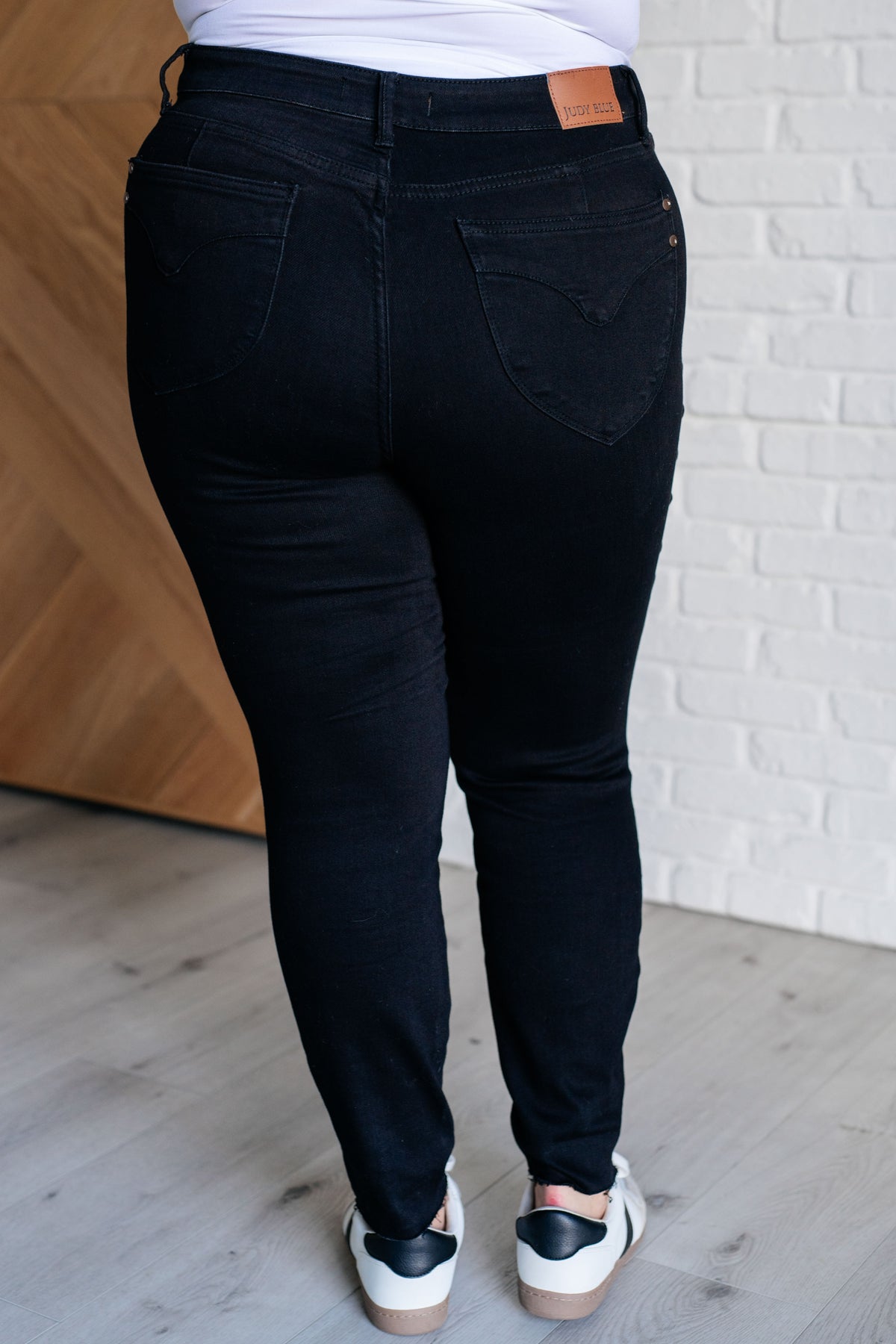 Nicole Tummy Control Skinny Jeans in Black - 9/11/2024