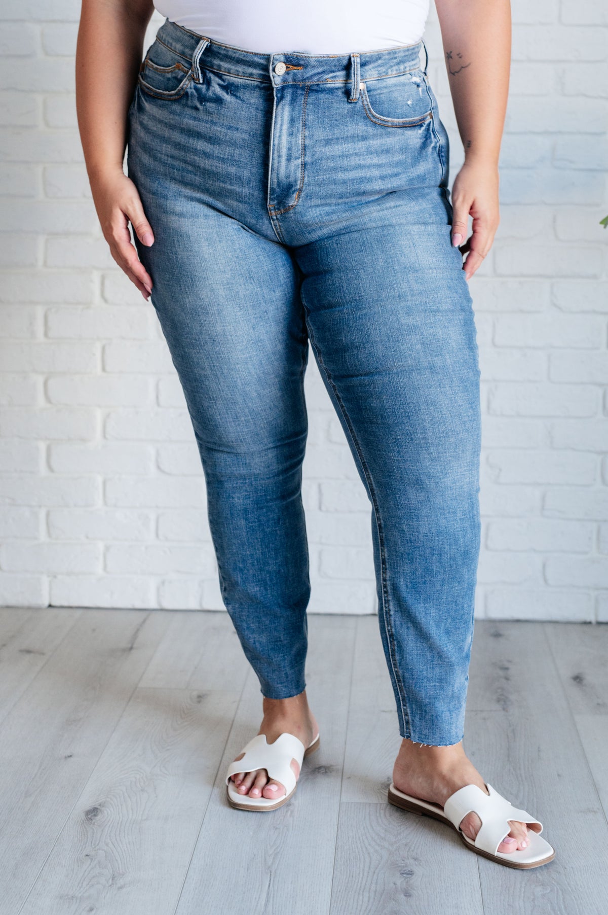 Nicole Tummy Control Skinny Jeans in Vintage Wash - 8/21/2024