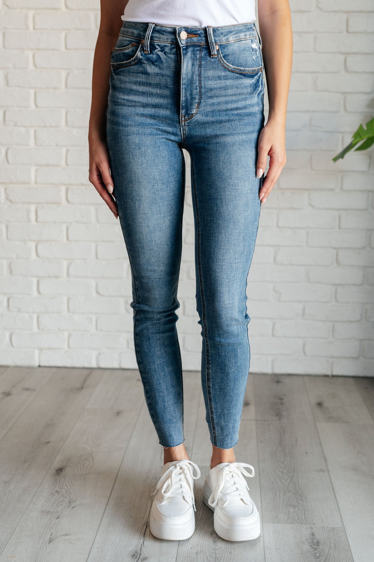 Nicole Tummy Control Skinny Jeans in Vintage Wash - 8/21/2024