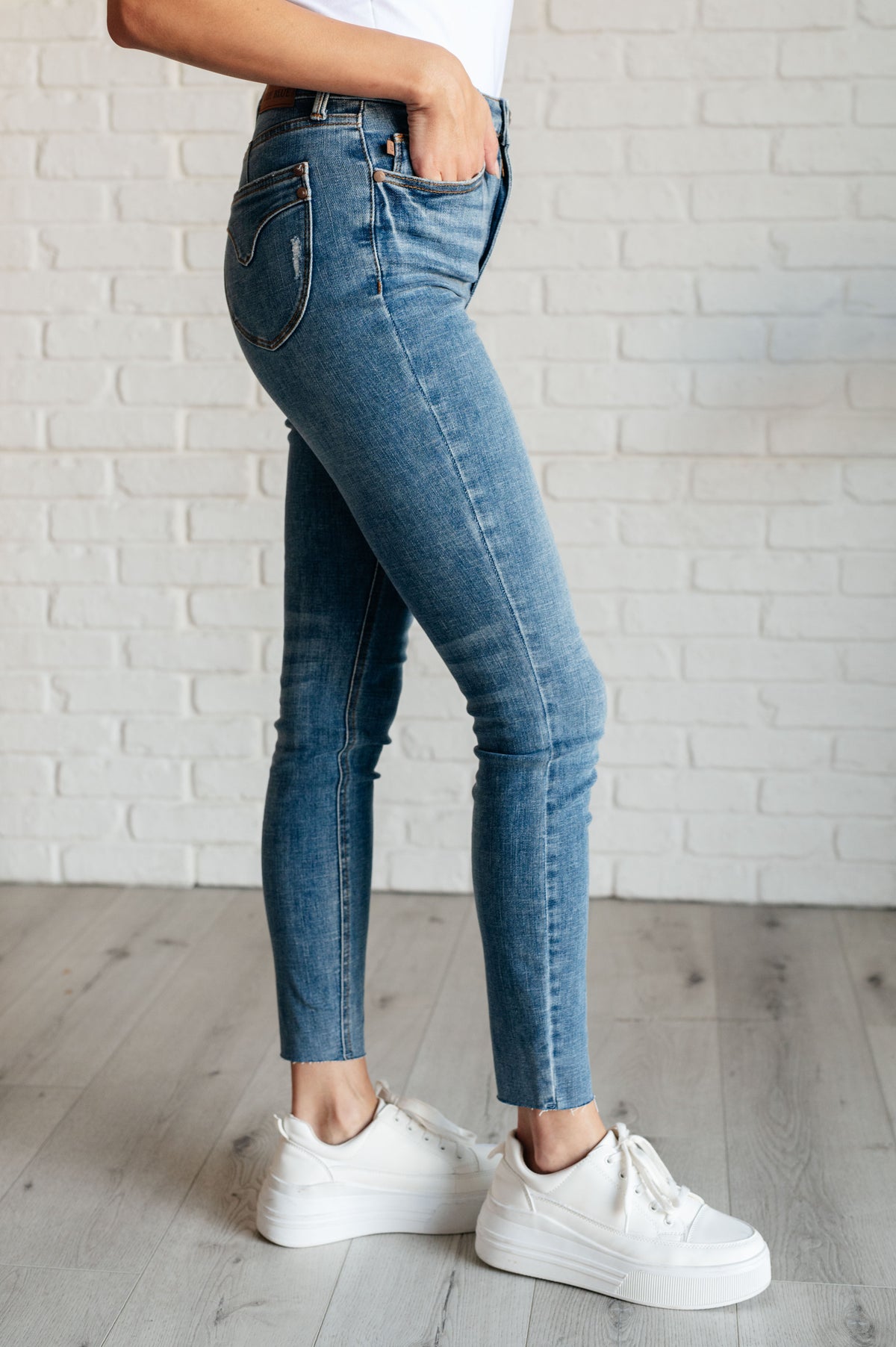 Nicole Tummy Control Skinny Jeans in Vintage Wash - 8/21/2024