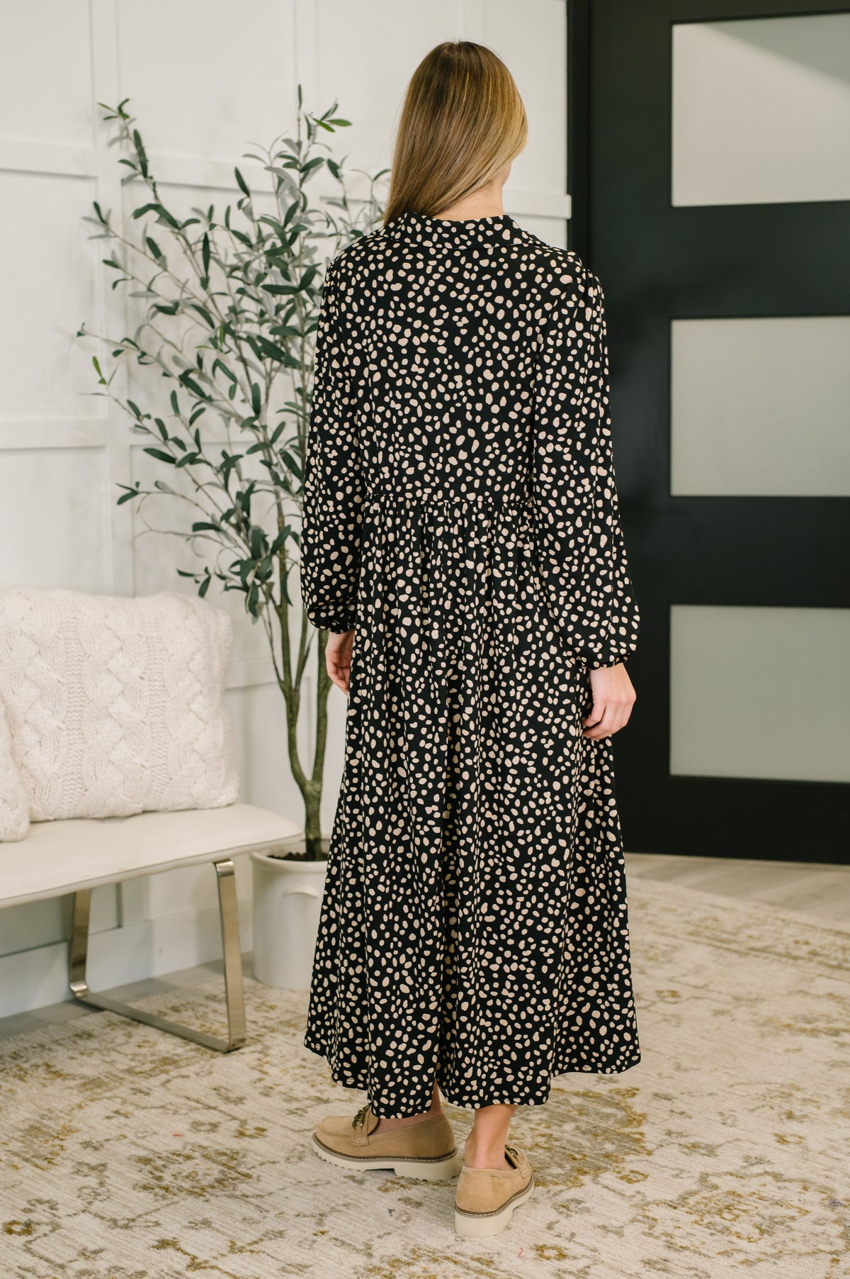 Promotional Proposal Collared Dress in Black and Khaki - 12/12/2025