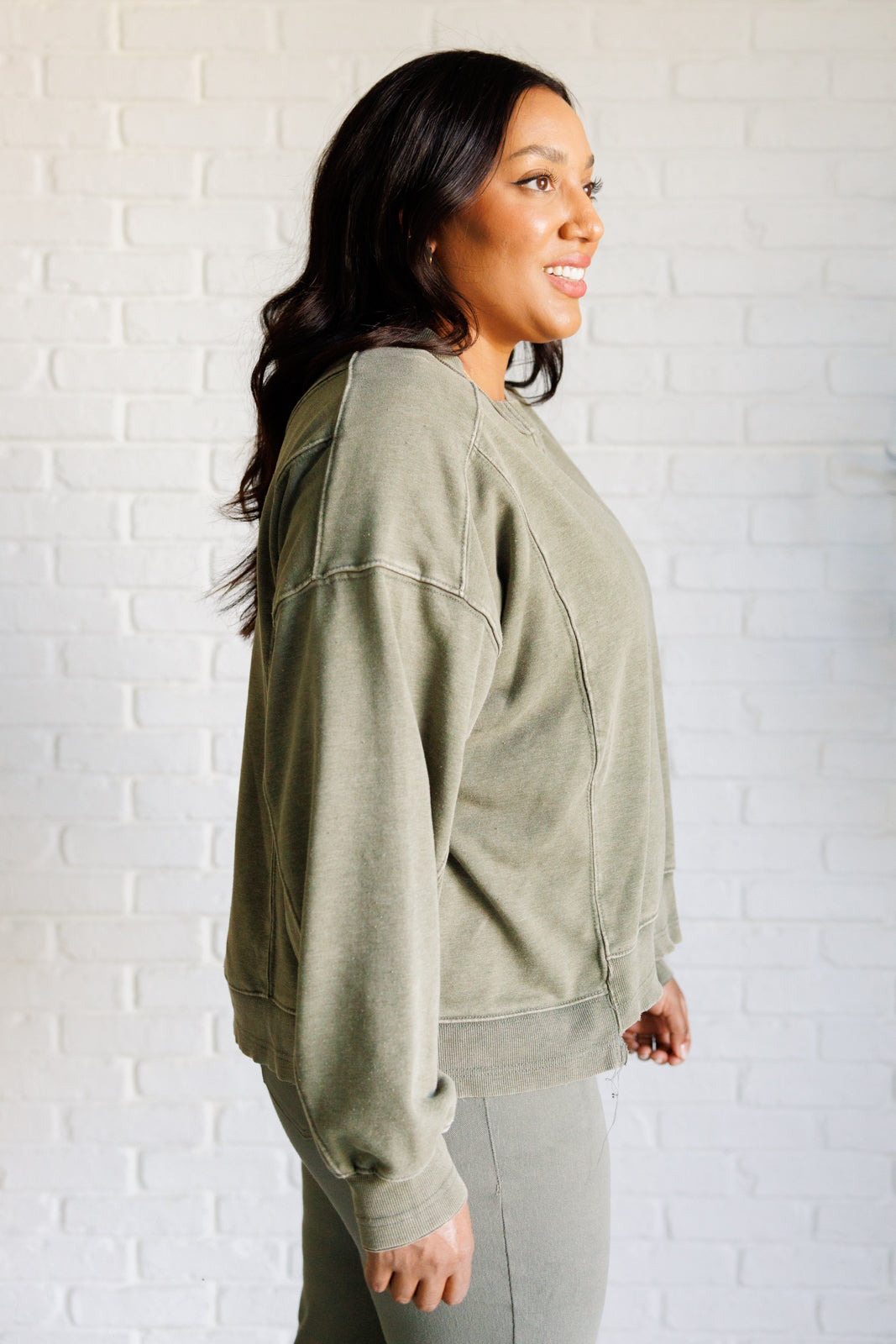 Quick Fix Mineral Wash Crew Neck Pullover in Army Green - 9/19/2024