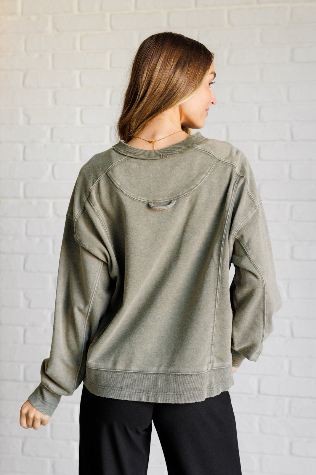 Quick Fix Mineral Wash Crew Neck Pullover in Army Green - 9/19/2024