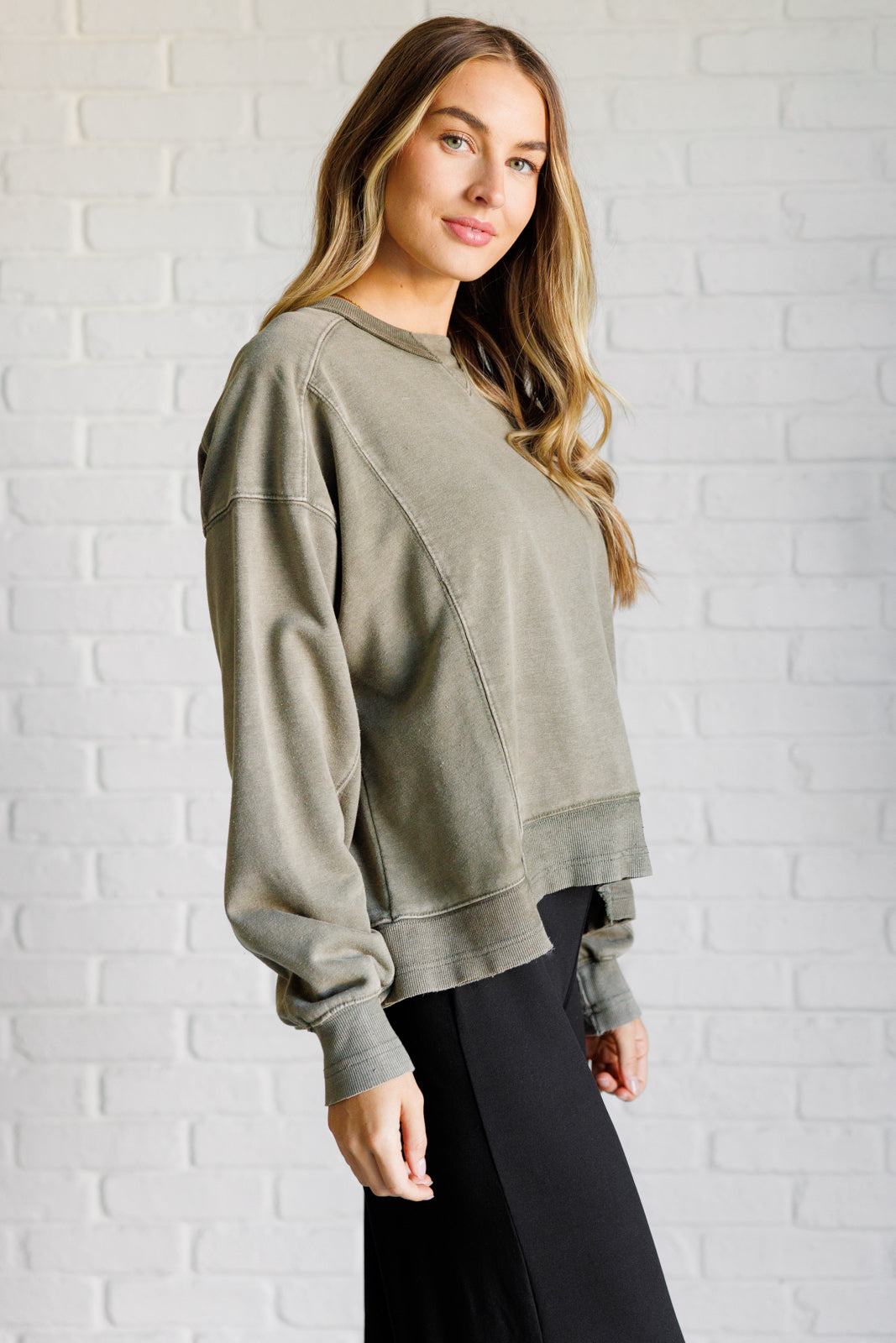 Quick Fix Mineral Wash Crew Neck Pullover in Army Green - 9/19/2024