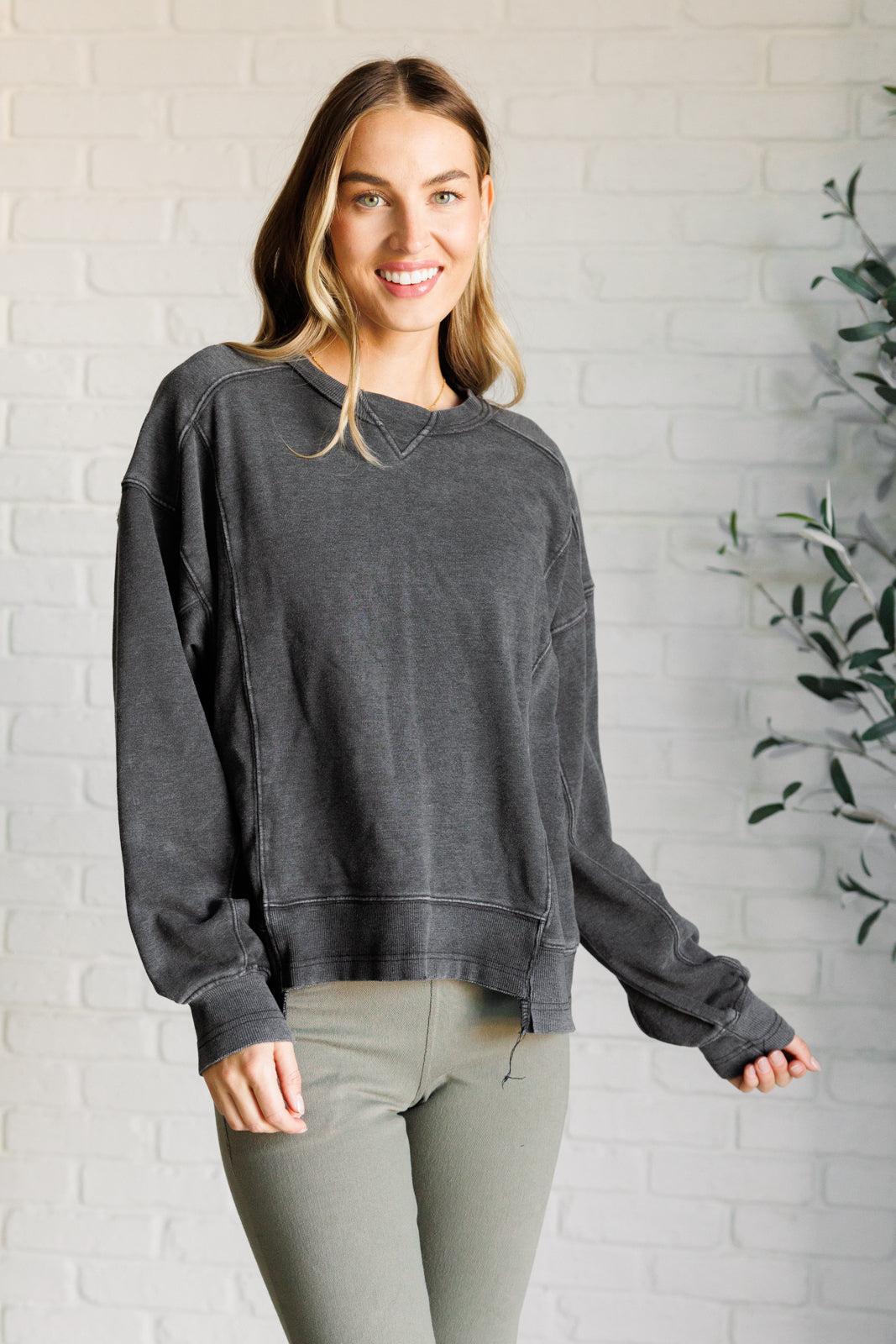 Quick Fix Mineral Wash Crew Neck Pullover in Black - 9/19/2024