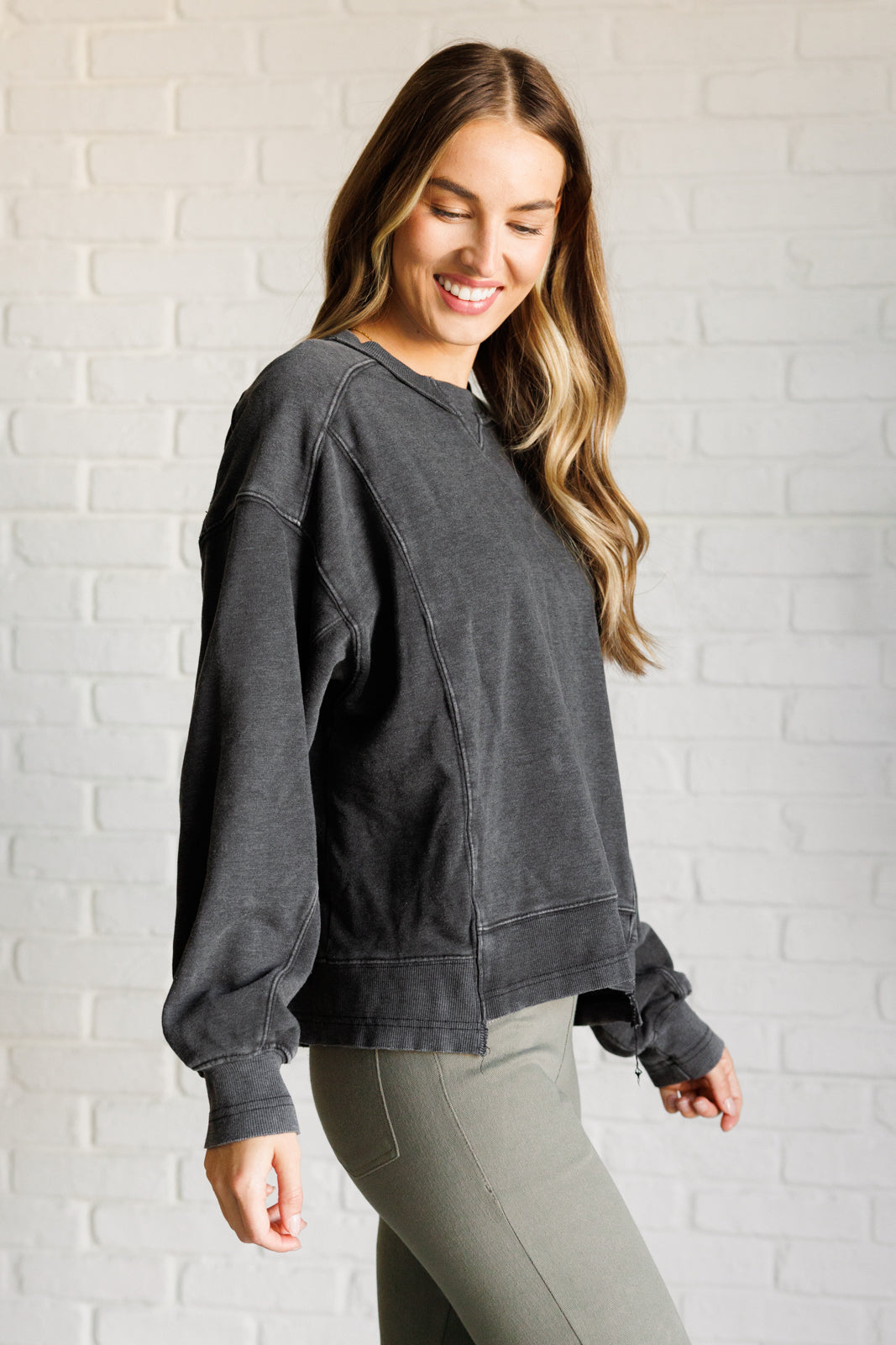 Quick Fix Mineral Wash Crew Neck Pullover in Black - 9/19/2024