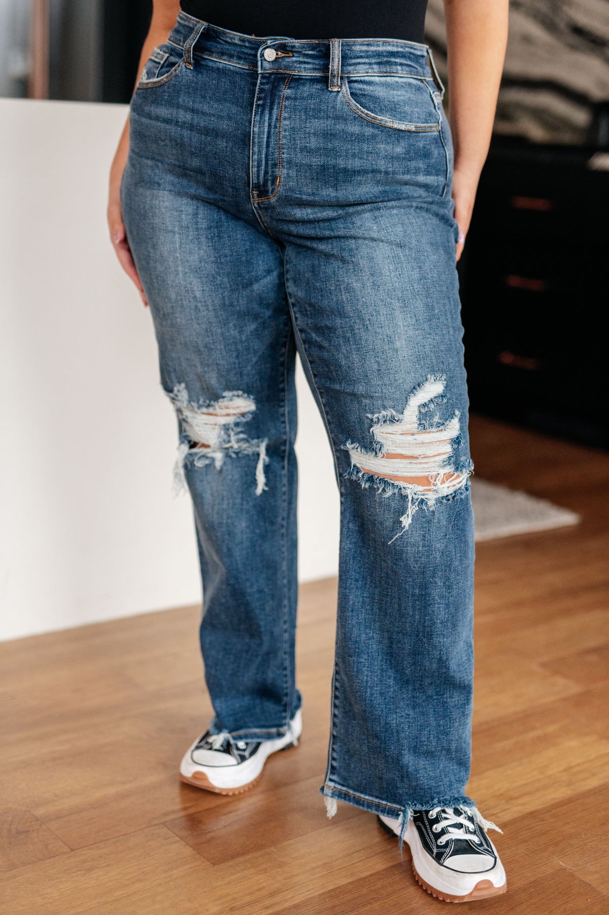 Rose High Rise 90's Straight Jeans in Dark Wash - 11/22/2023 EVERGREEN