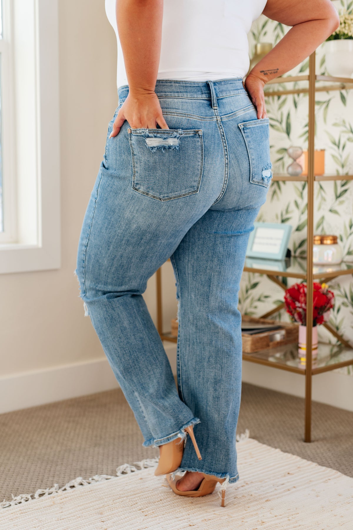 Rose High Rise 90's Straight Jeans in Light Wash - 1/17/2023