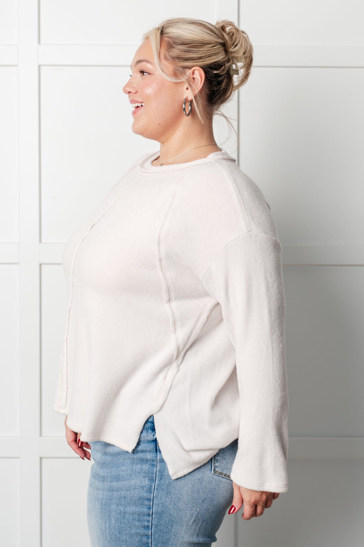 Simple Silhouette Brushed Hacci Sweater in Sand Beige - 12/11/2024