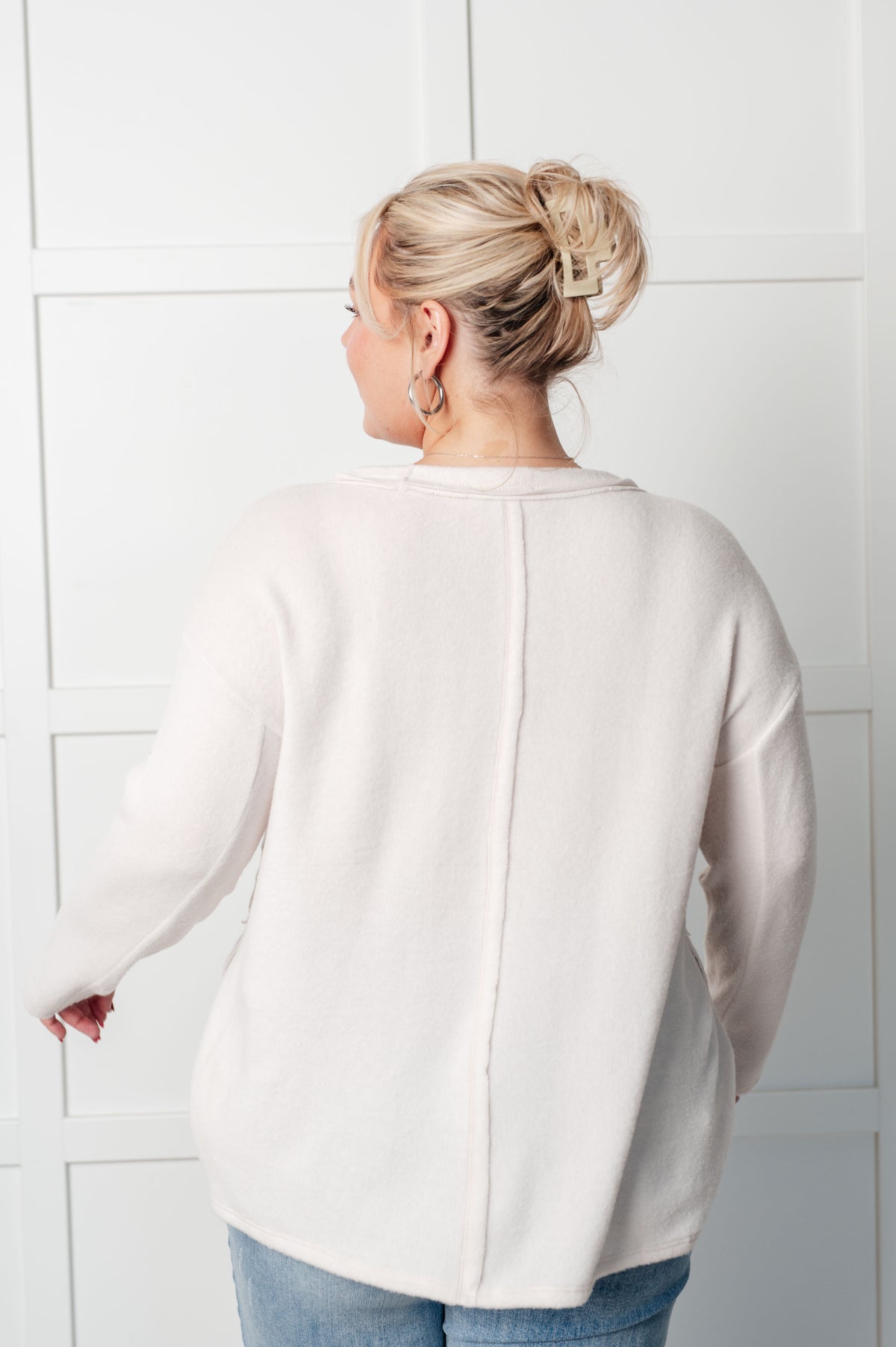 Simple Silhouette Brushed Hacci Sweater in Sand Beige - 12/11/2024