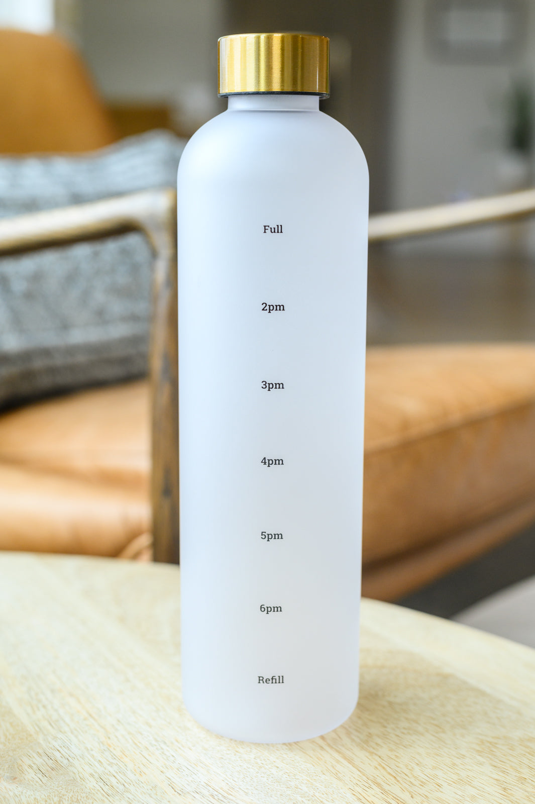 Sippin' Pretty 32 oz Translucent Water Bottle in White & Gold  - 10/23/2026