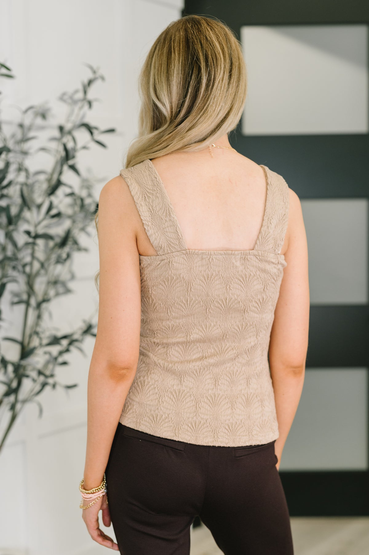 Smokey Fleur Floral Jaquard Tank - 9/26/2025