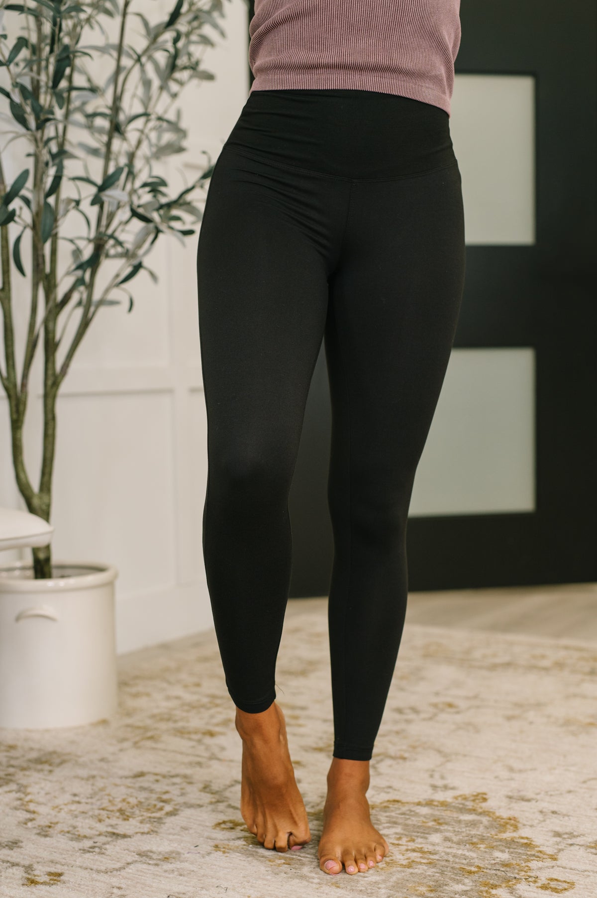 Sunday Splits High Waisted Leggings in Black - 12/31/2025