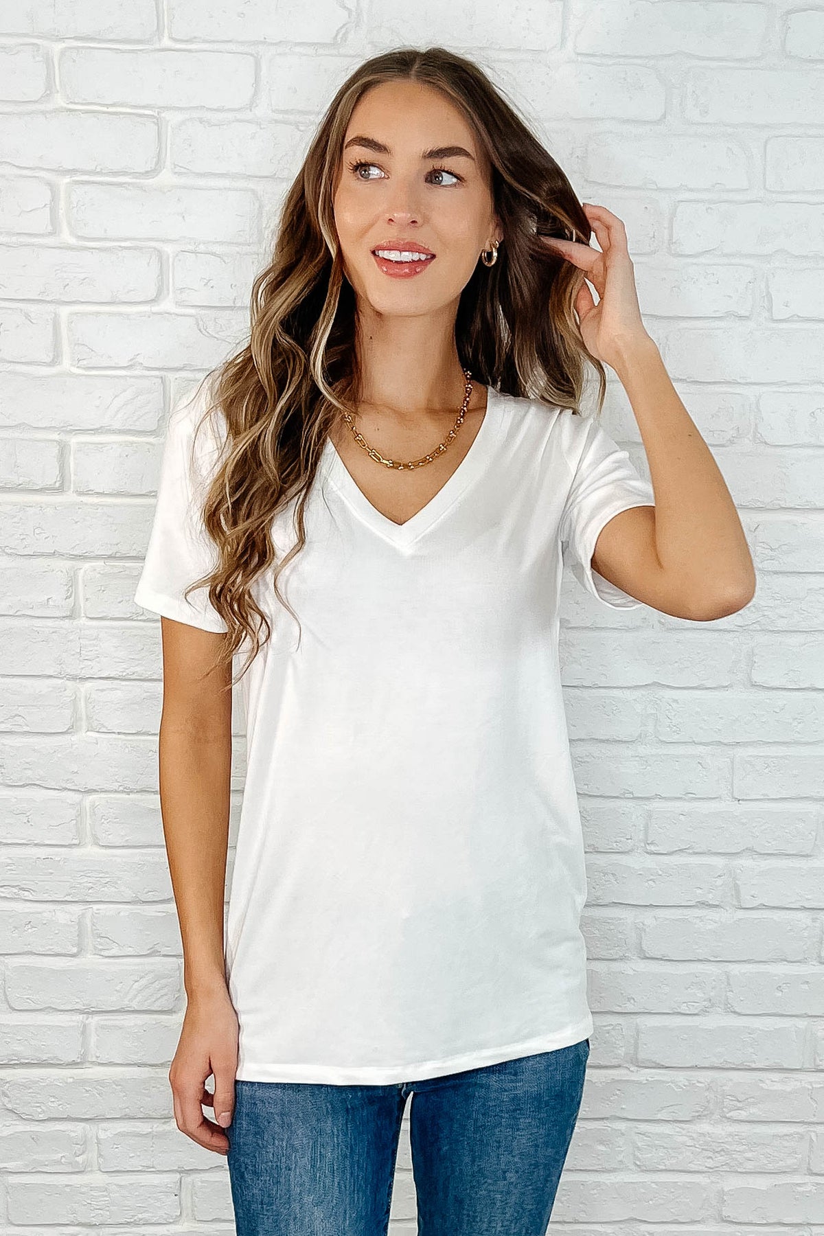 The Every Outfit Basic V-Neck Top in Off White - 3/26/2025