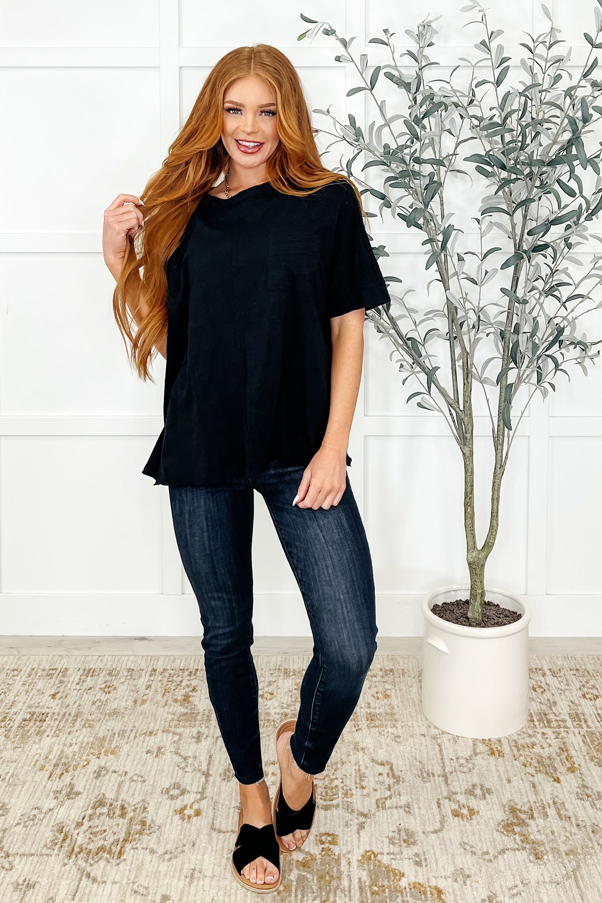 The Layback Relaxed Basic Tee in Black - 5/6/2025