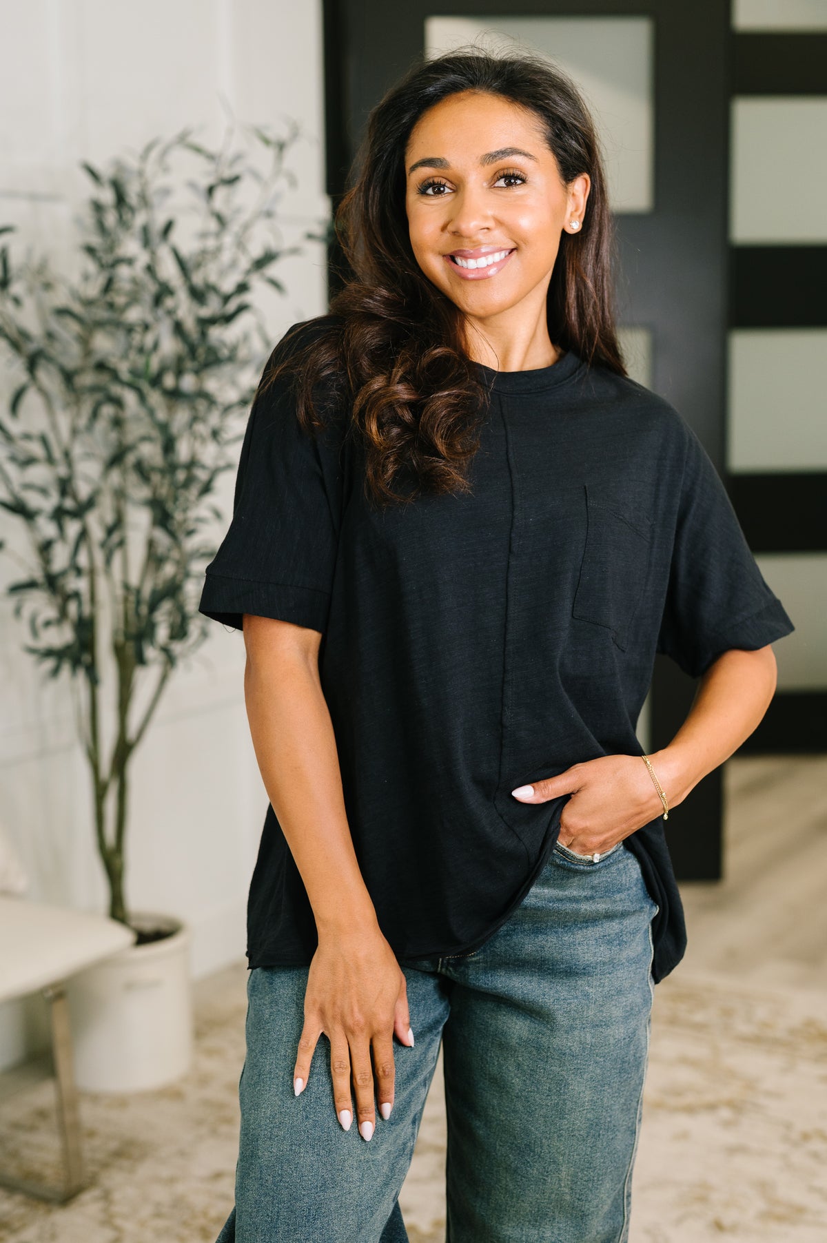The Layback Relaxed Basic Tee in Black - 7/24/2026