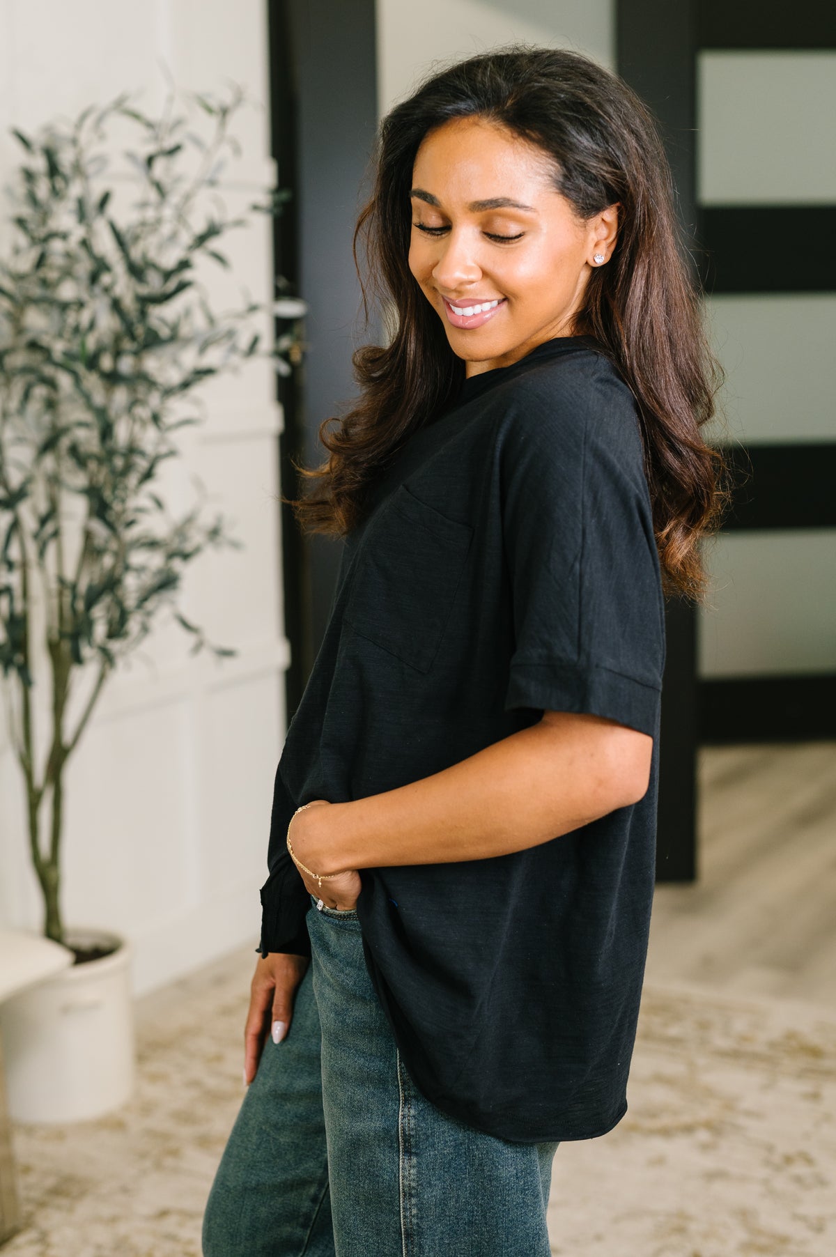 The Layback Relaxed Basic Tee in Black - 7/24/2026