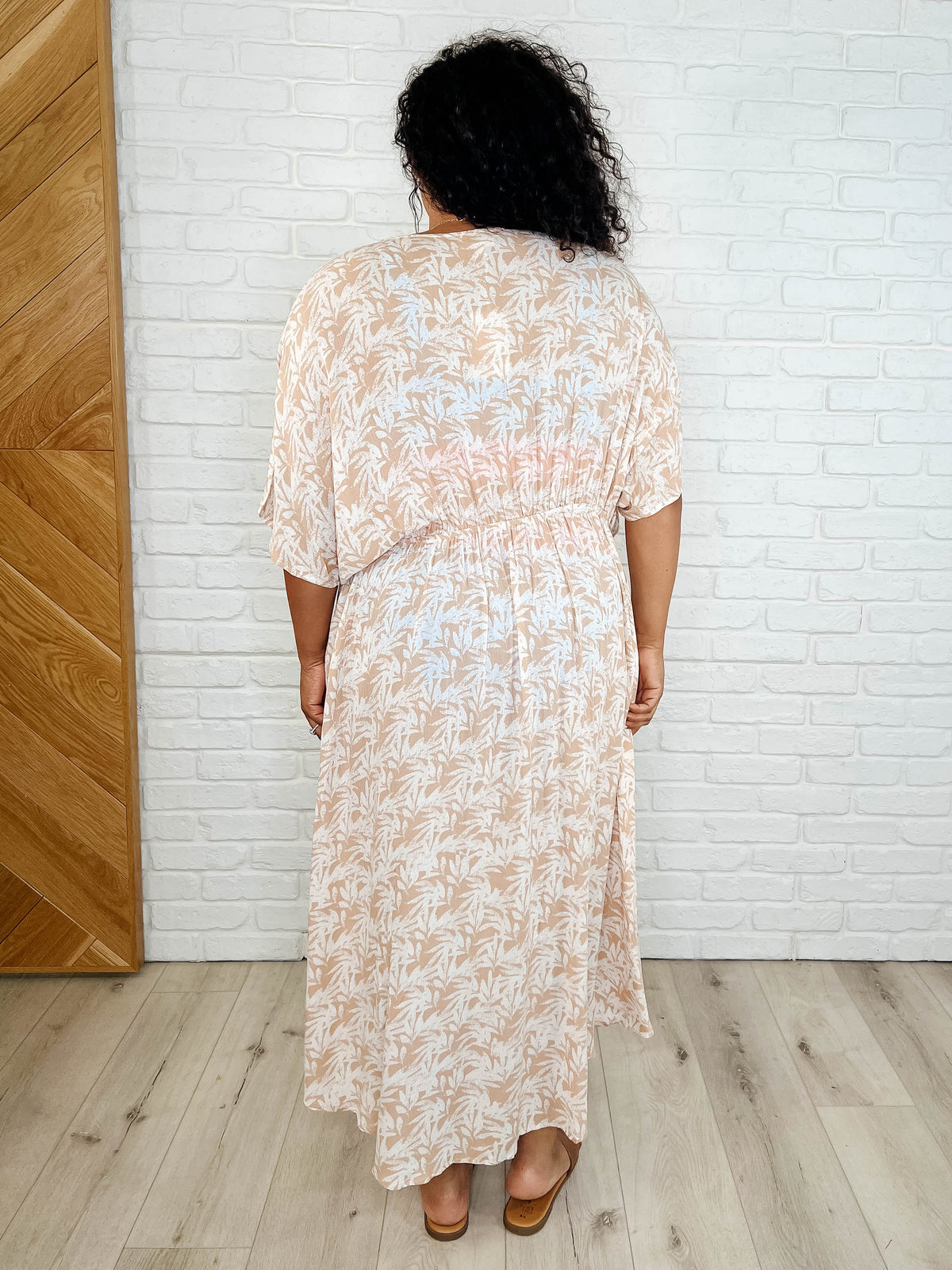 Tropical Print Gauze Kimono with Elastic Waist Tie in Milk Tea - 3/14/2025