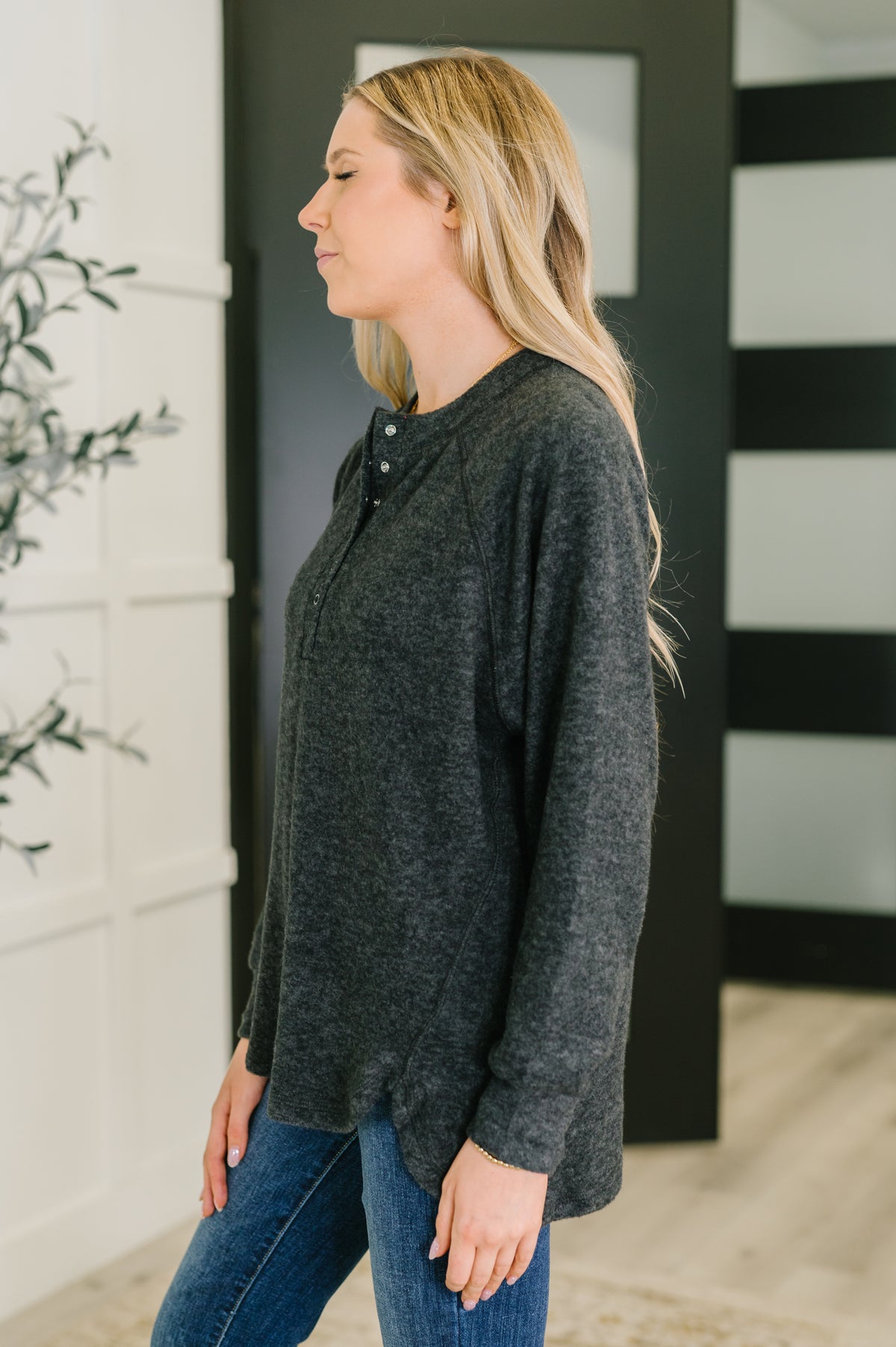 Urban Flux Scooped Hi-Low Long Pullover in Black - 9/24/2025